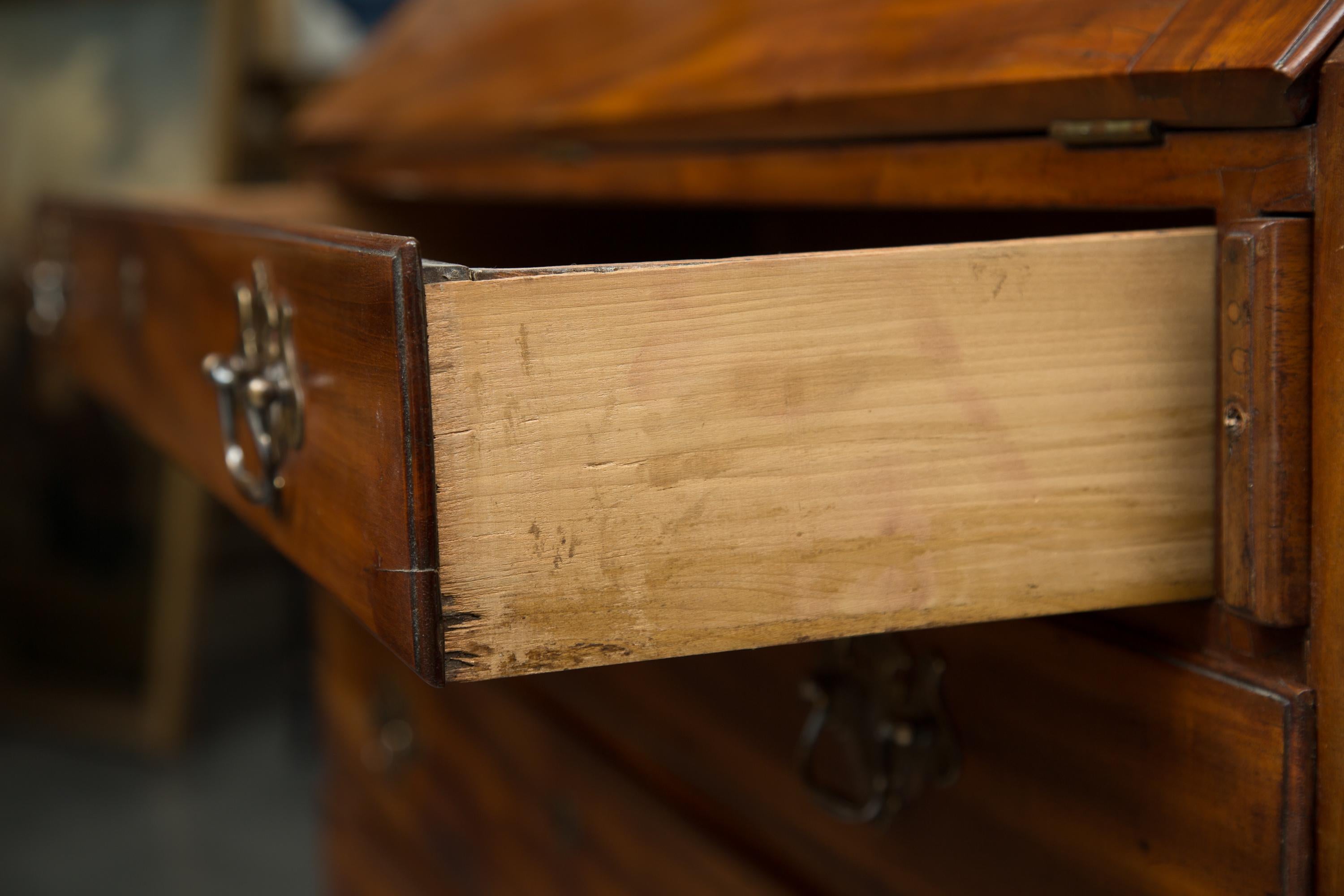 English Mahogany 18th Century Slant Top Desk For Sale 1