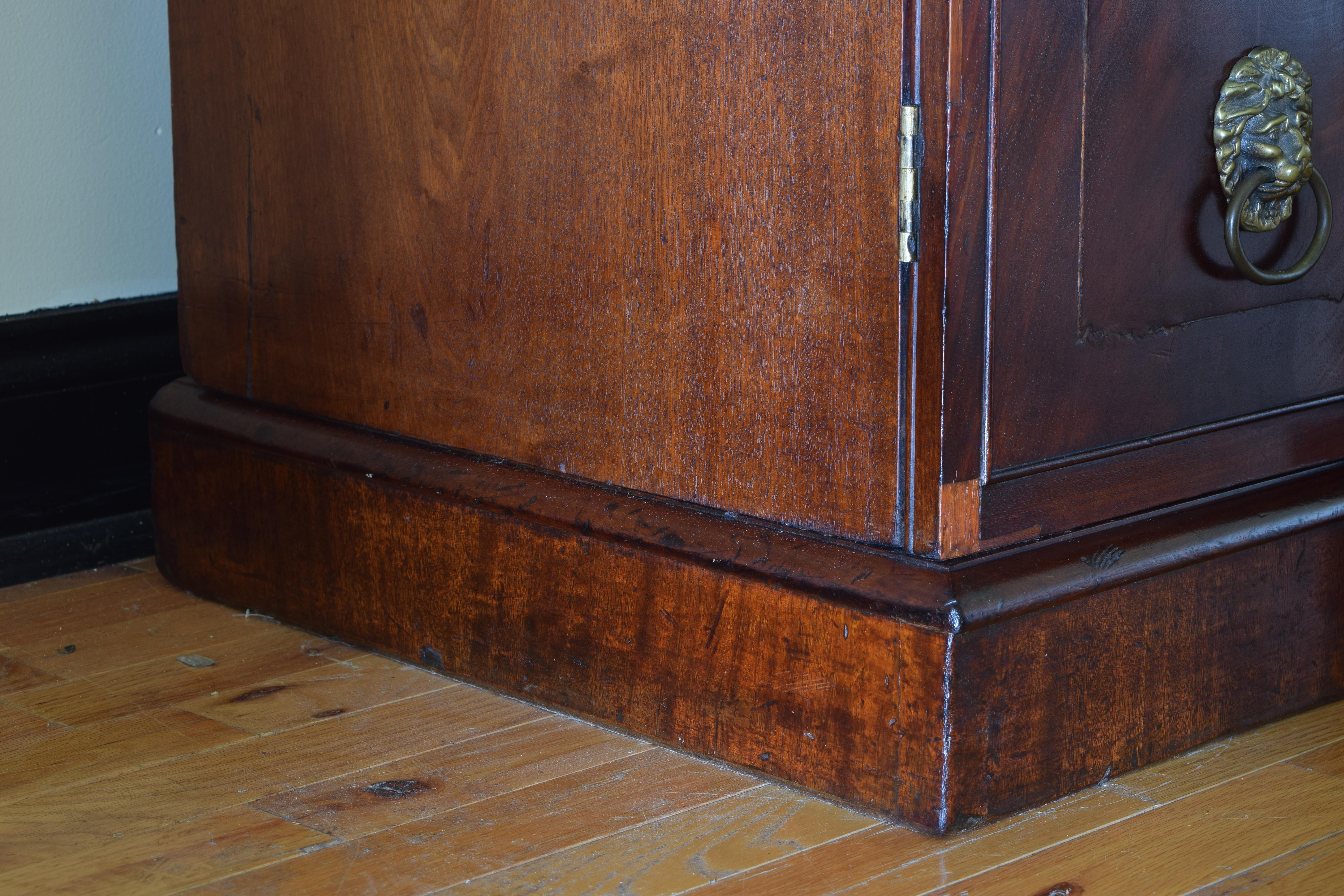 English Mahogany Gentleman's Breakfront Linen Press, Mid-19th Century 11