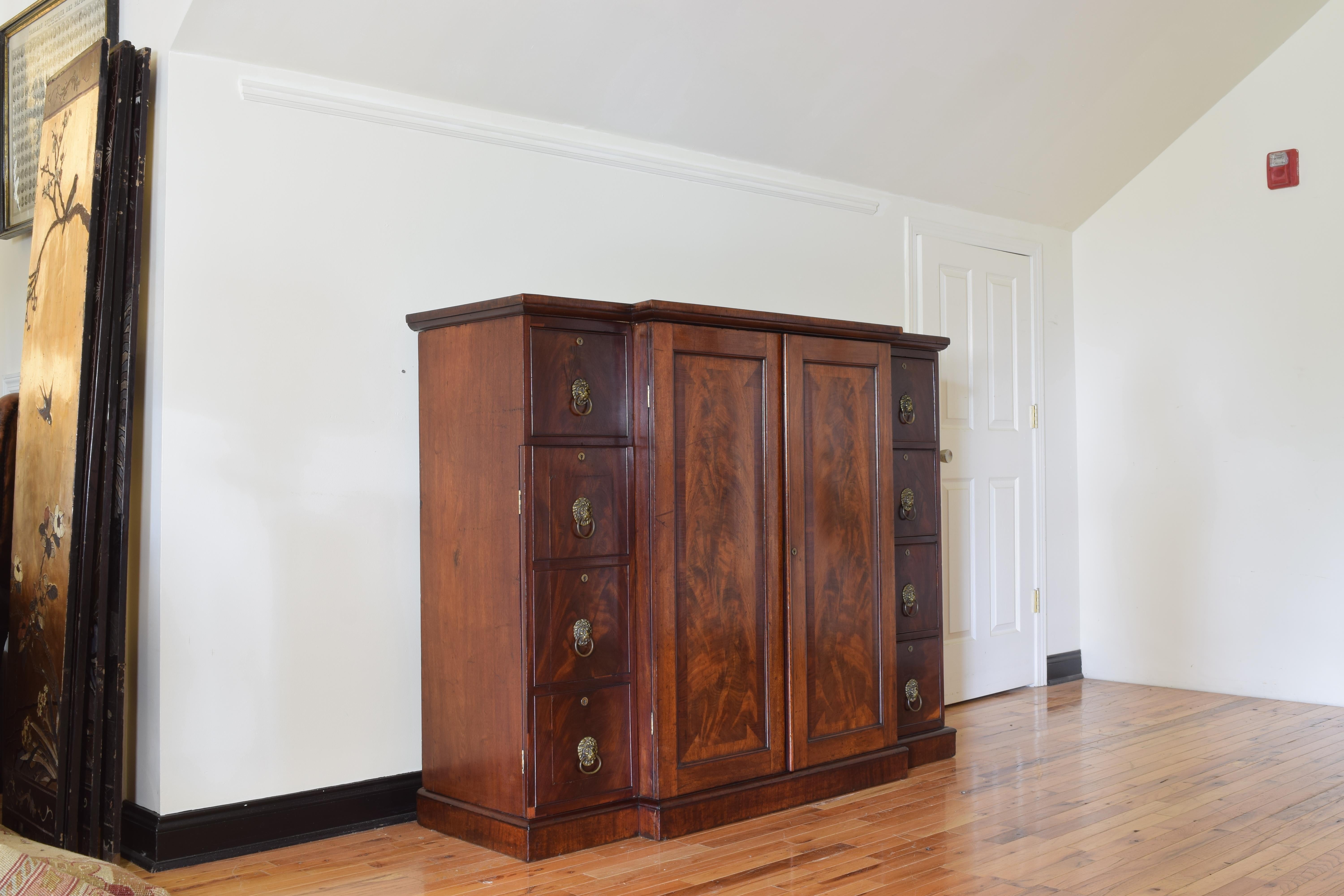 English Mahogany Gentleman's Breakfront Linen Press, Mid-19th Century In Good Condition In Atlanta, GA