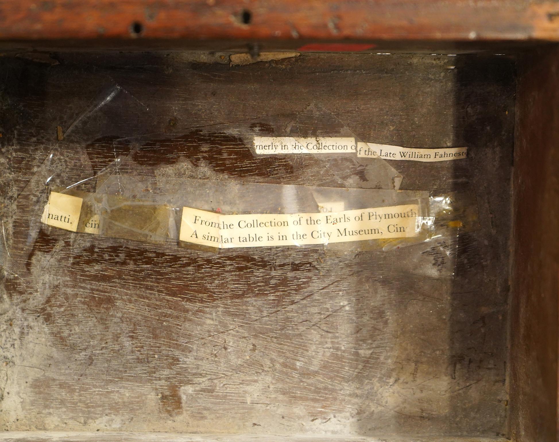 Table de couture à 3 tiroirs en acajou anglais avec de belles incrustations en bois de satin en vente 2