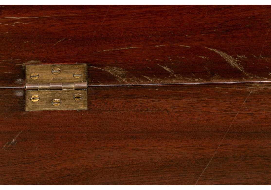 Cassettiera a 4 cassetti in mogano inglese con piano ribaltabile da restaurare in vendita 11
