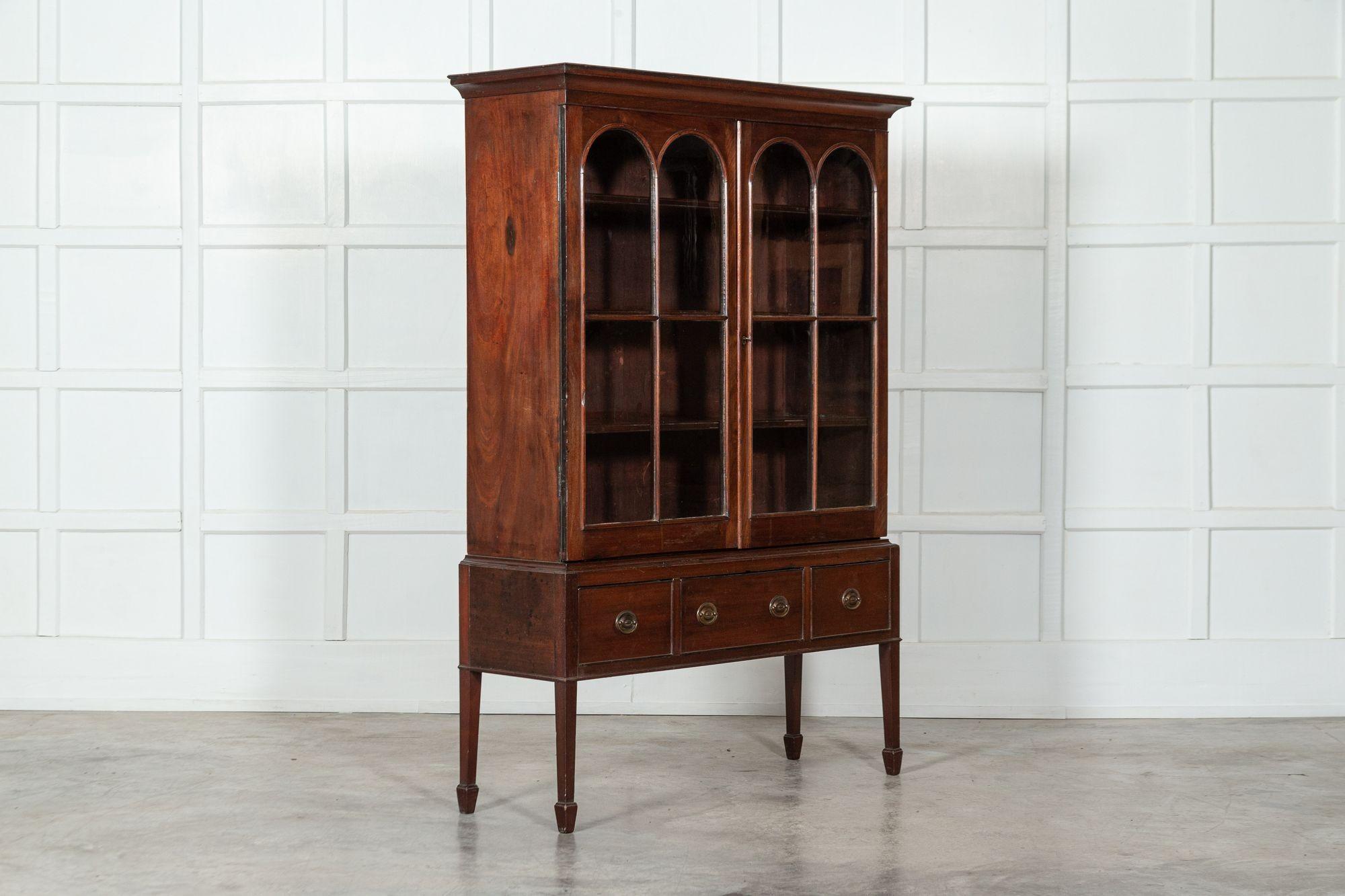 English Mahogany Arched Glazed Dresser Cabinet For Sale 1