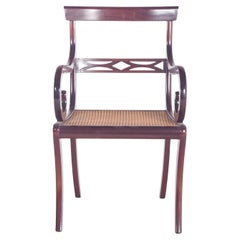 Chaise à accoudoirs en acajou anglais avec assise en paille