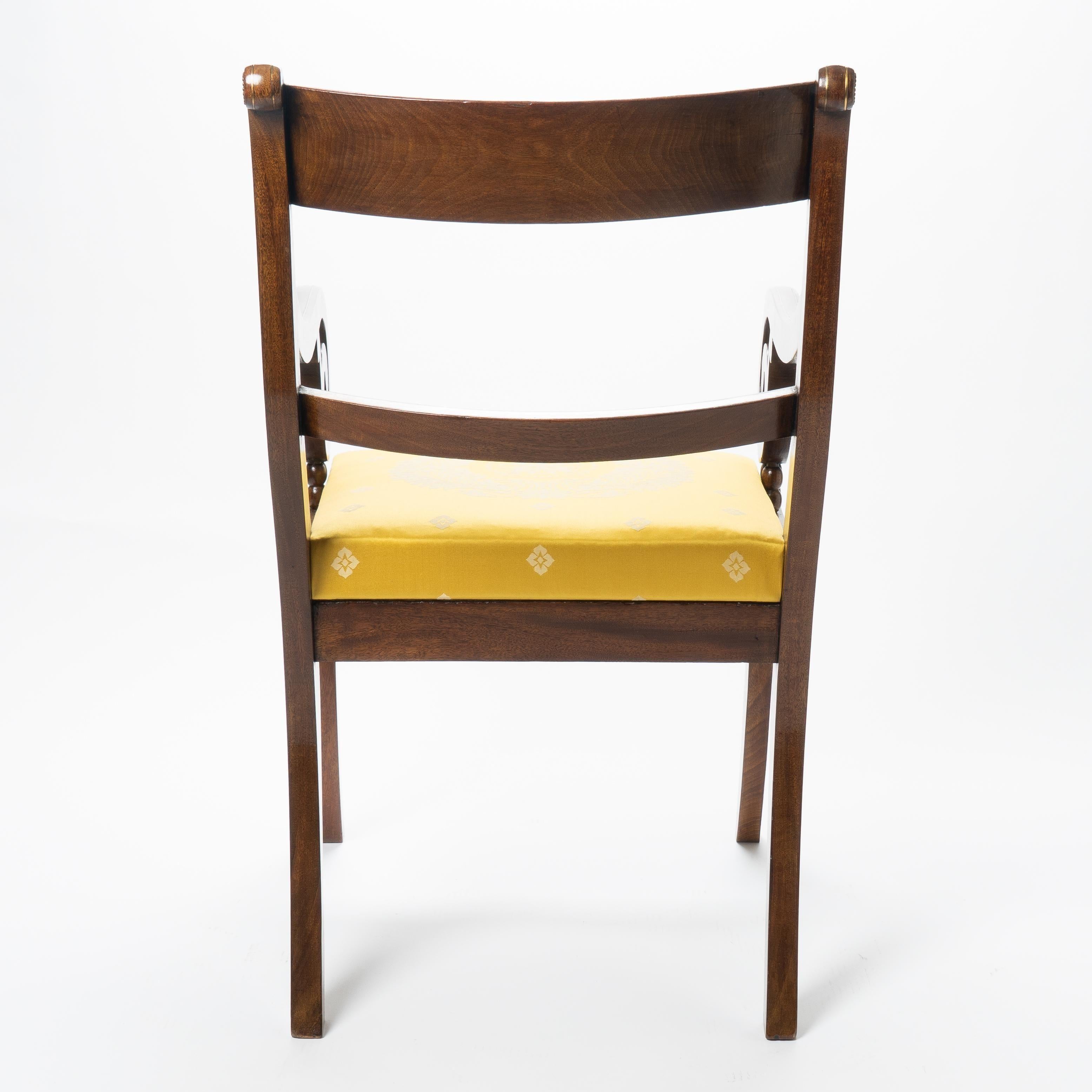 Début du XIXe siècle Fauteuil anglais en acajou avec assise tapissée, 1820 en vente