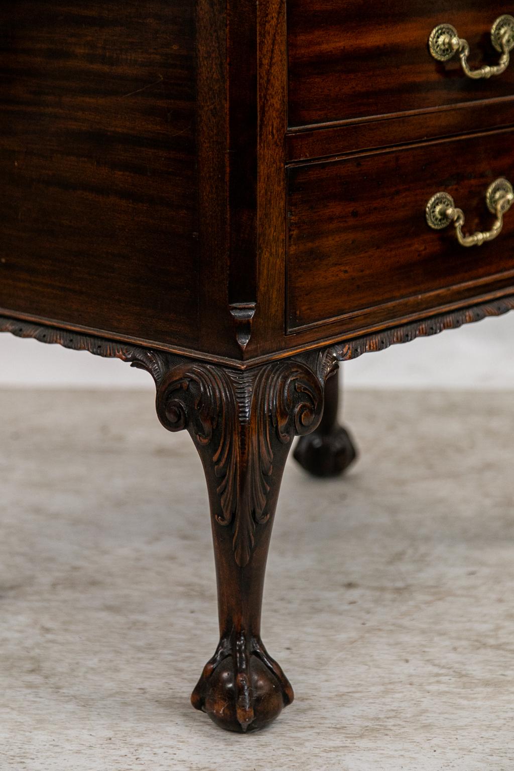 English Mahogany Bedside Table For Sale 1