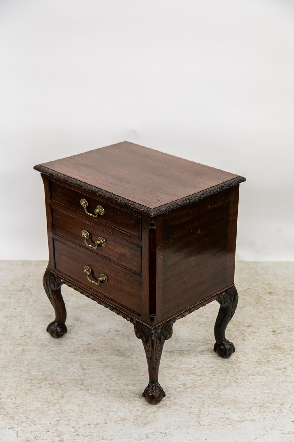 English Mahogany Bedside Table For Sale 2
