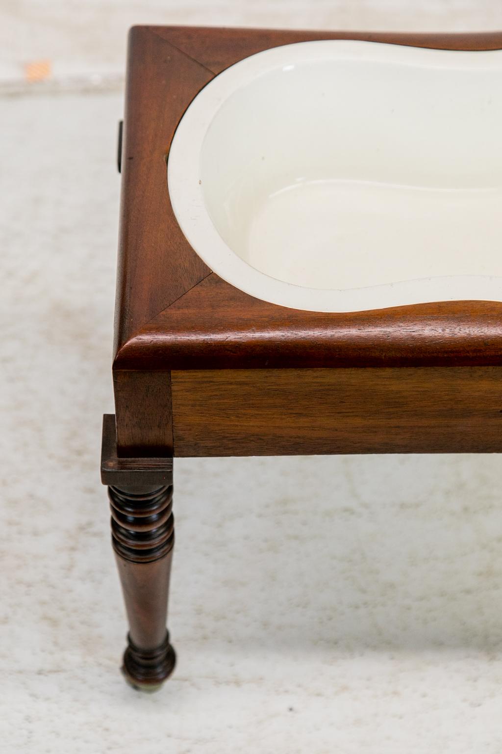 English Mahogany Bidet Table For Sale 1