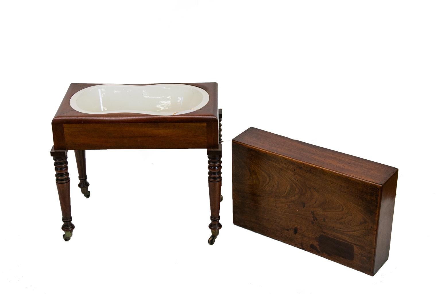 English Mahogany Bidet Table For Sale 2