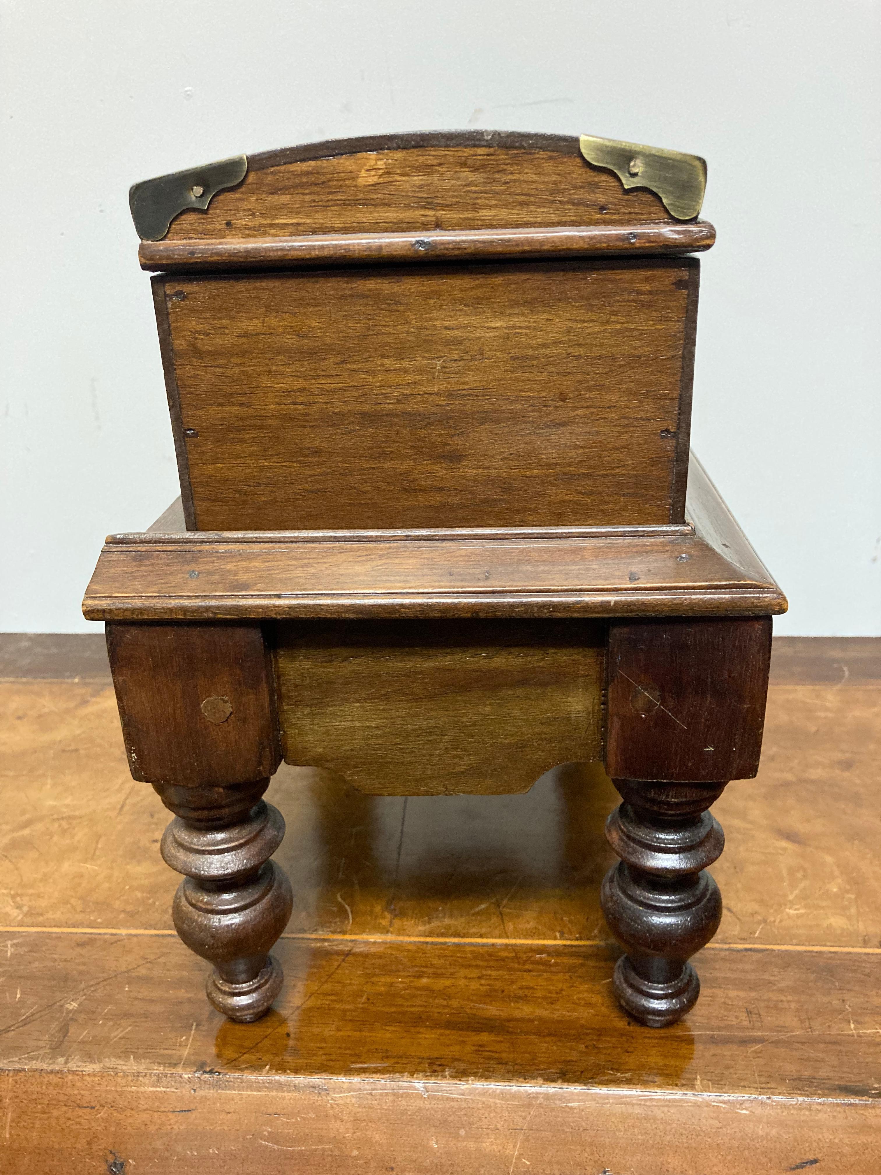 English Mahogany Box on Stand, Early 20th Century For Sale 6