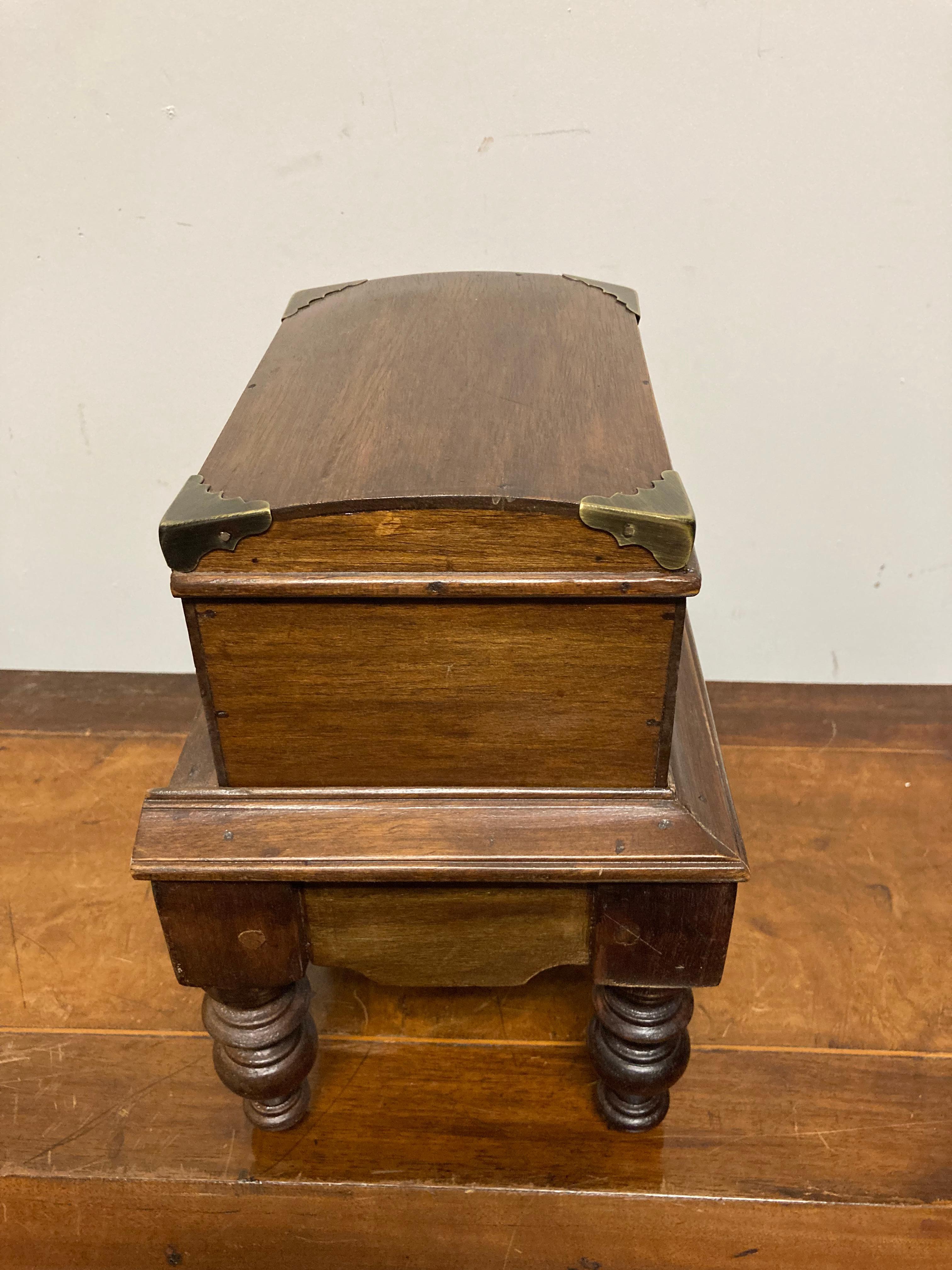 English Mahogany Box on Stand, Early 20th Century For Sale 7