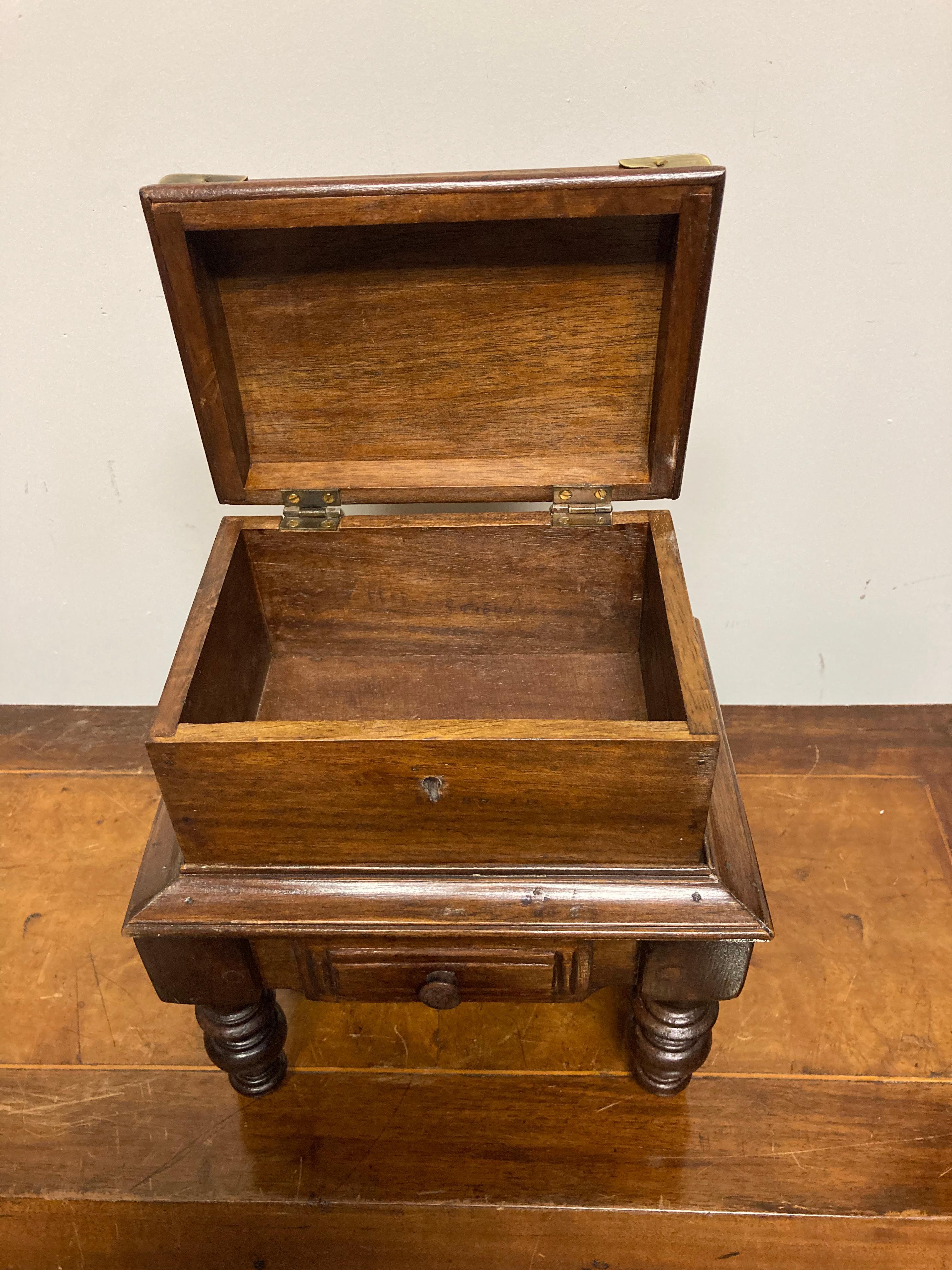 English Mahogany Box on Stand, Early 20th Century For Sale 9
