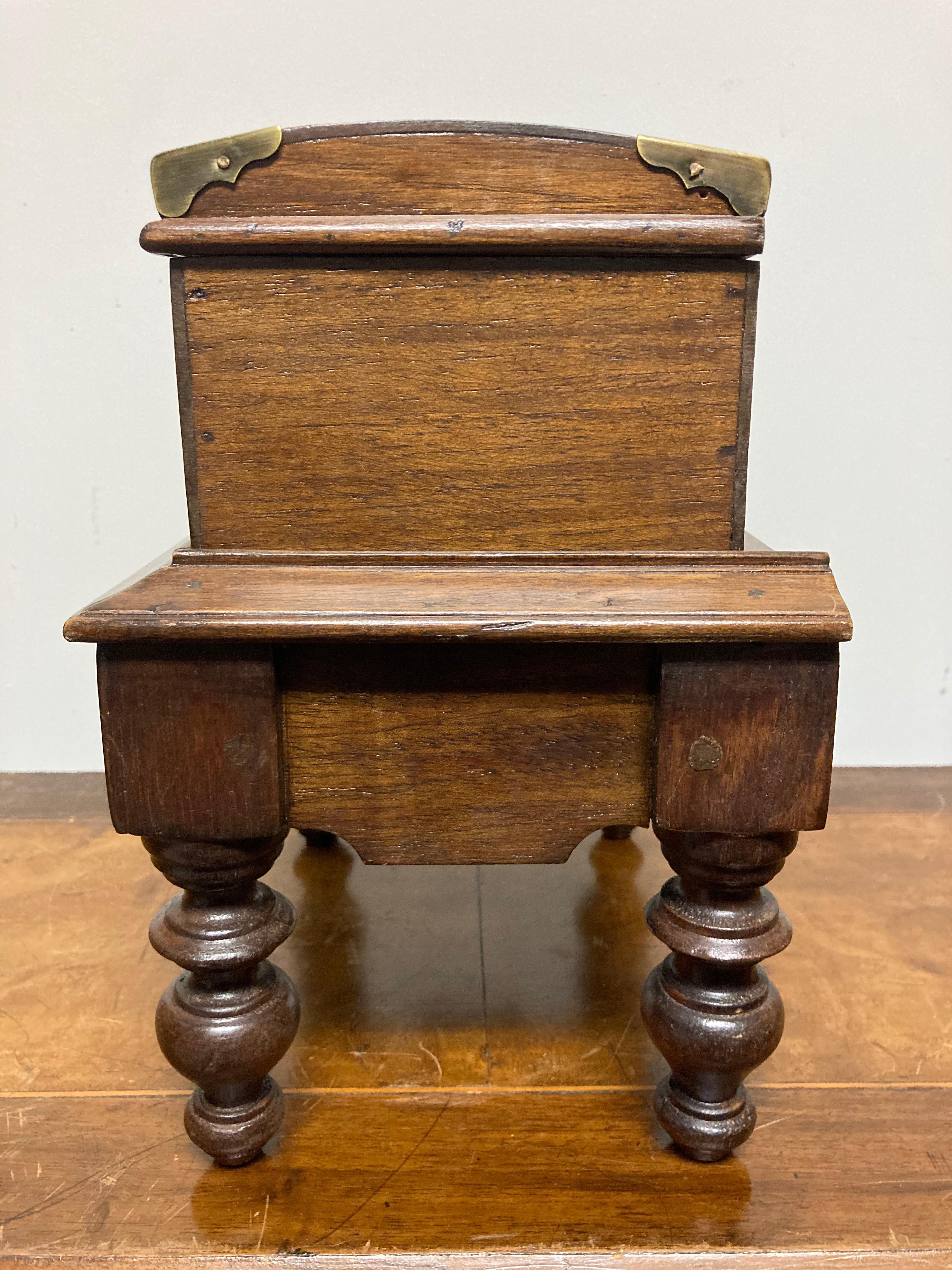 English Mahogany Box on Stand, Early 20th Century For Sale 1