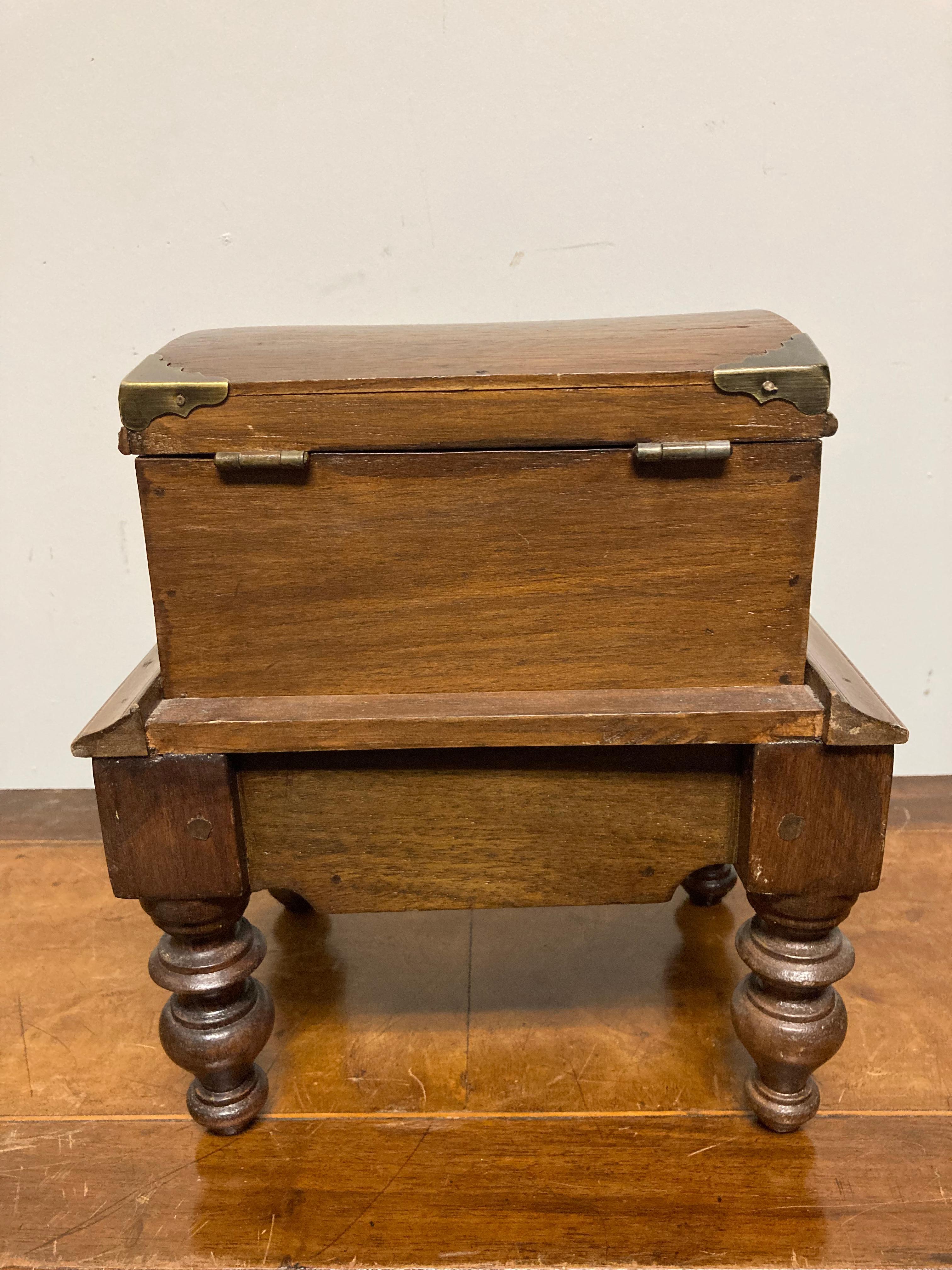 English Mahogany Box on Stand, Early 20th Century For Sale 2