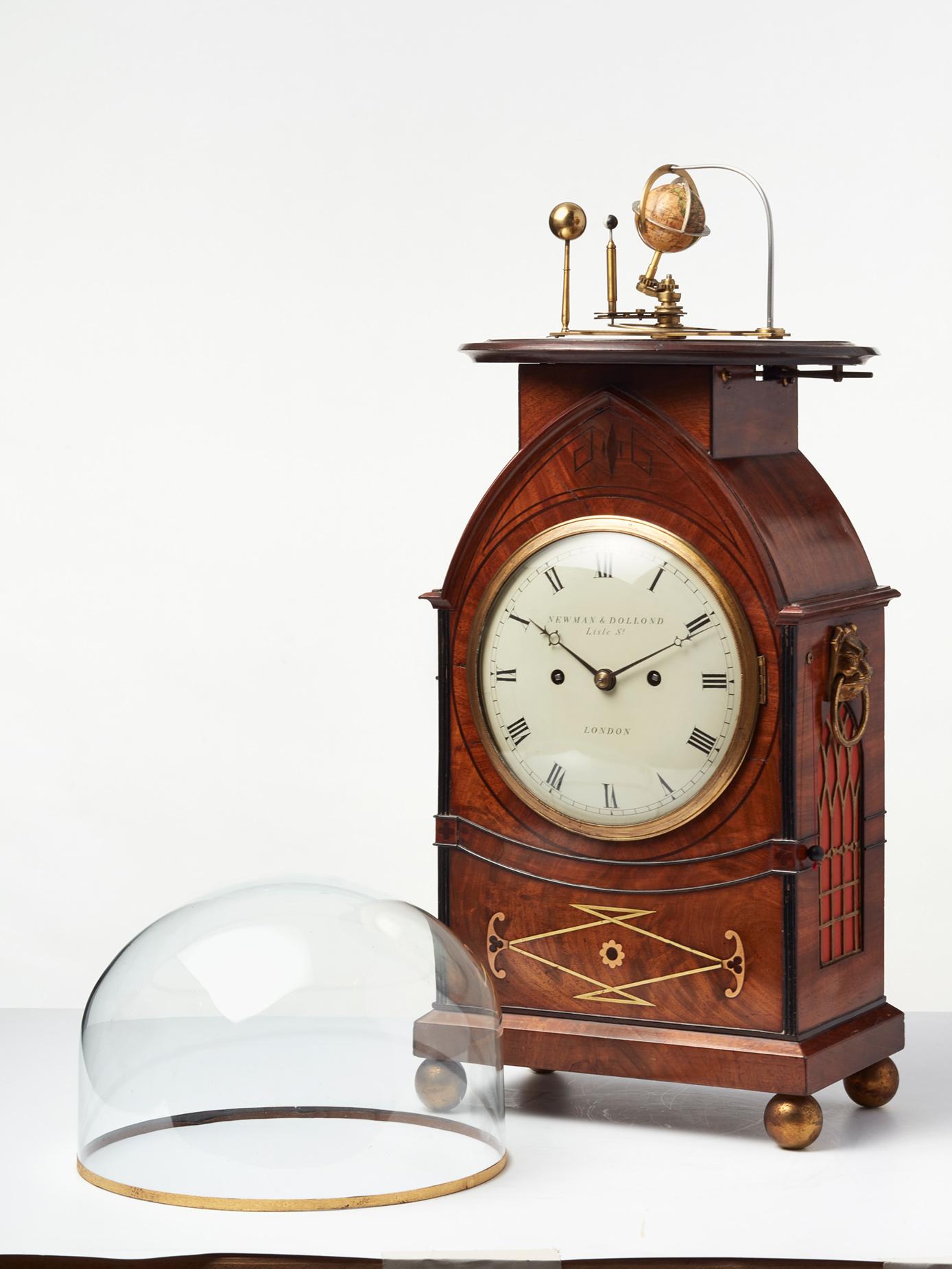 Regency Horloge de support anglaise en acajou avec Orrery de Newman & Dolland en vente