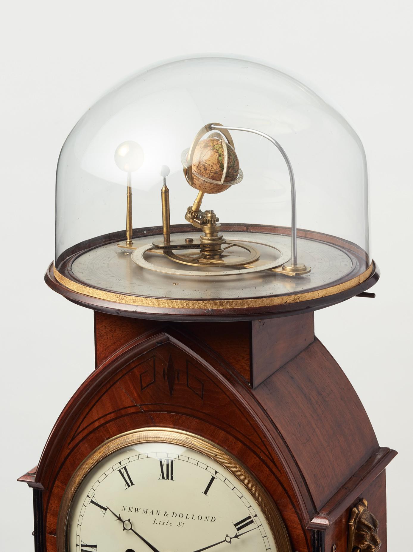 XIXe siècle Horloge de support anglaise en acajou avec Orrery de Newman & Dolland en vente
