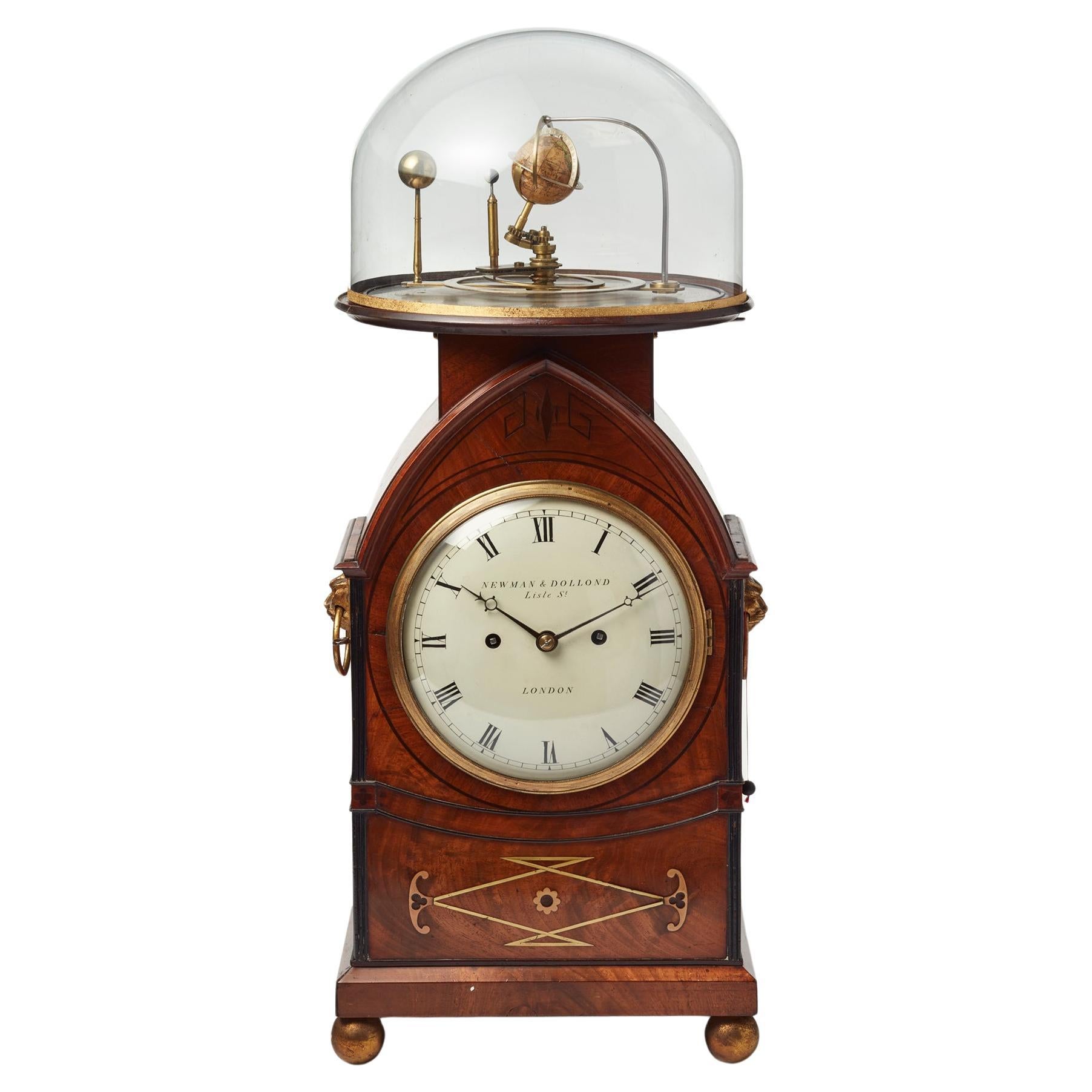 Horloge de support anglaise en acajou avec Orrery de Newman & Dolland en vente