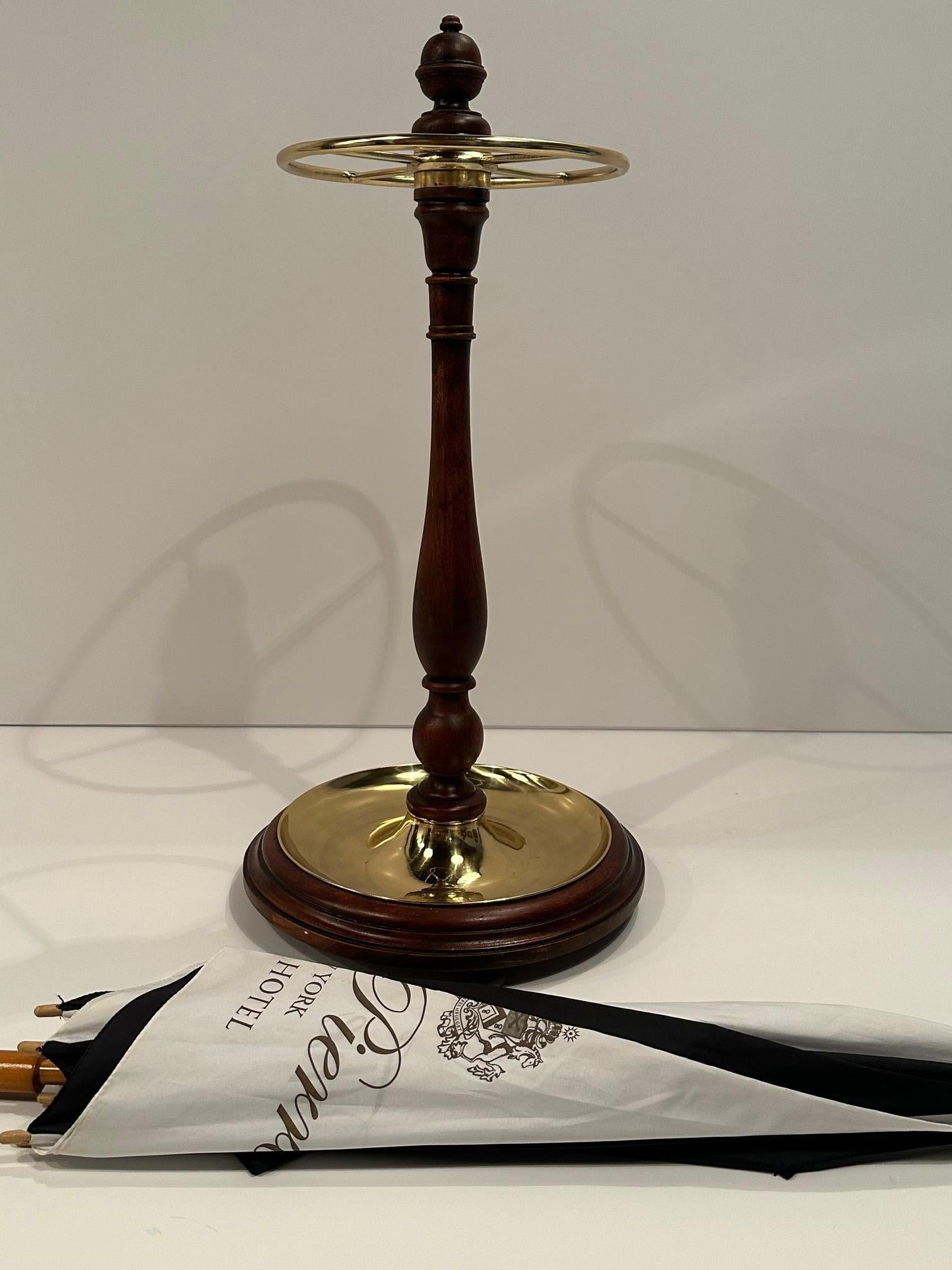 English Mahogany & Brass Antique Umbrella Stand In Good Condition For Sale In Hopewell, NJ