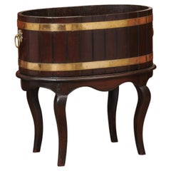 Enfriador de vino inglés de caoba con ribetes de latón y soporte, siglo XIX