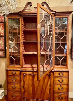 Antique English Georgian Style Mahogany Break Front Bookcase, Circa 1920-1930's.