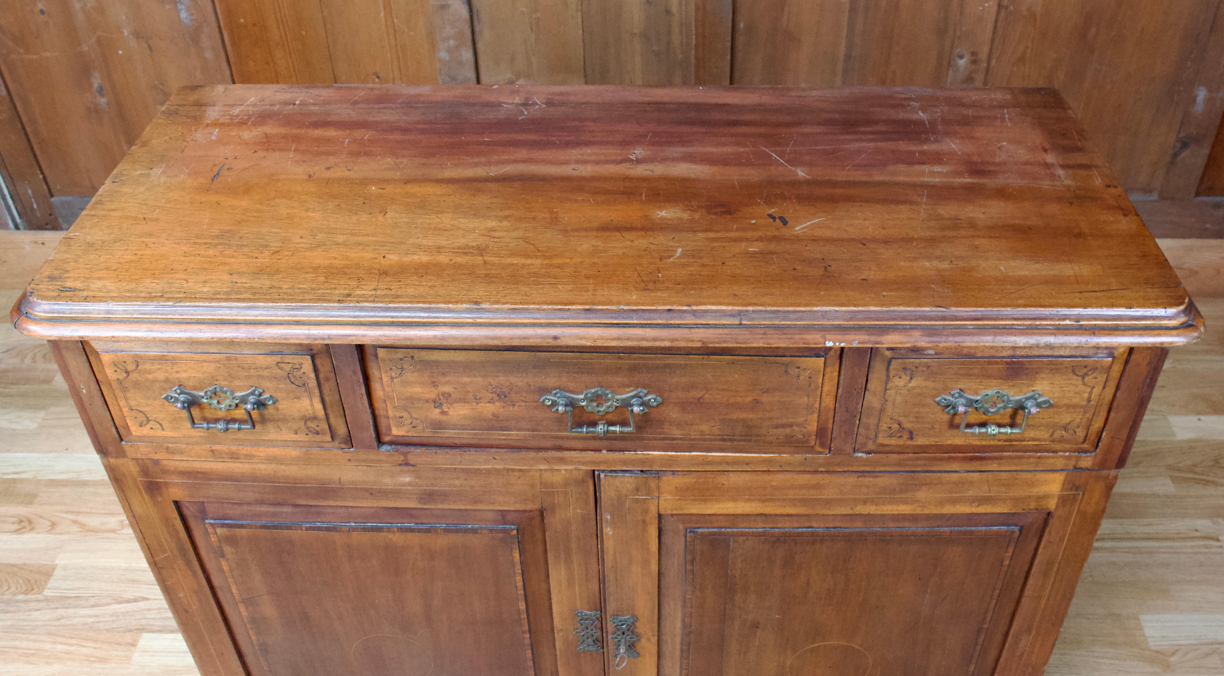 English Mahogany Buffet 19th Century In Good Condition For Sale In Beuzevillette, FR