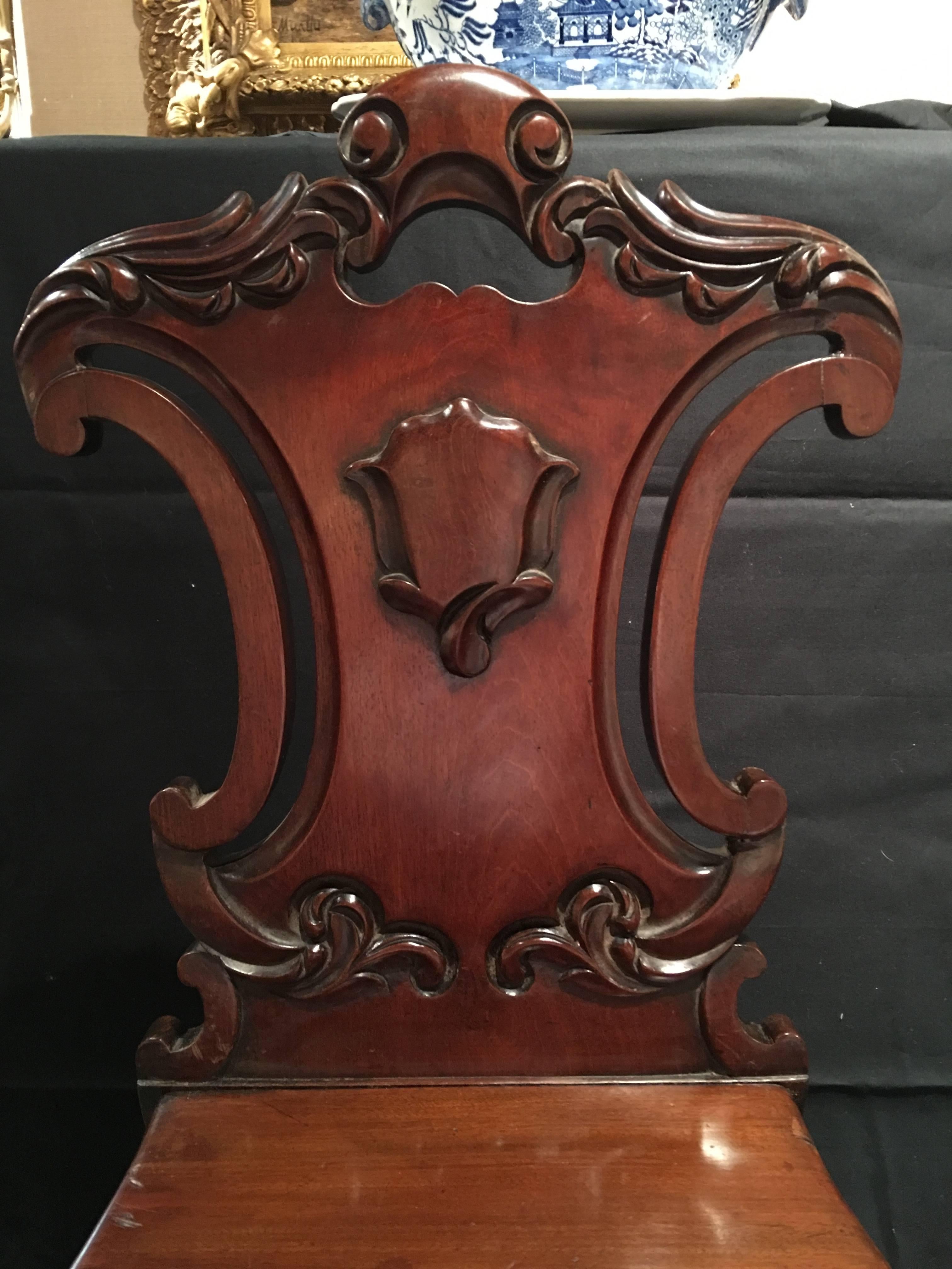 English Mahogany Carved Pair of Hall Chairs, 19th Century In Good Condition In Savannah, GA