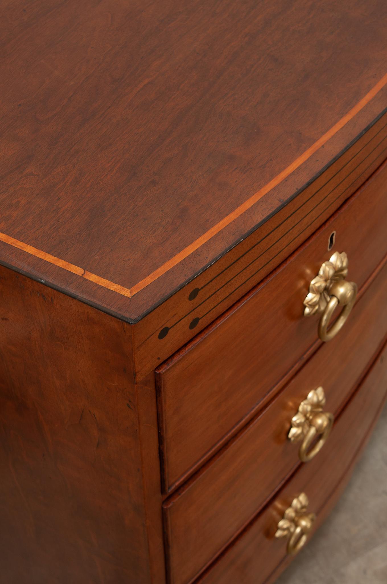 English Mahogany Chest of Drawers In Good Condition For Sale In Baton Rouge, LA