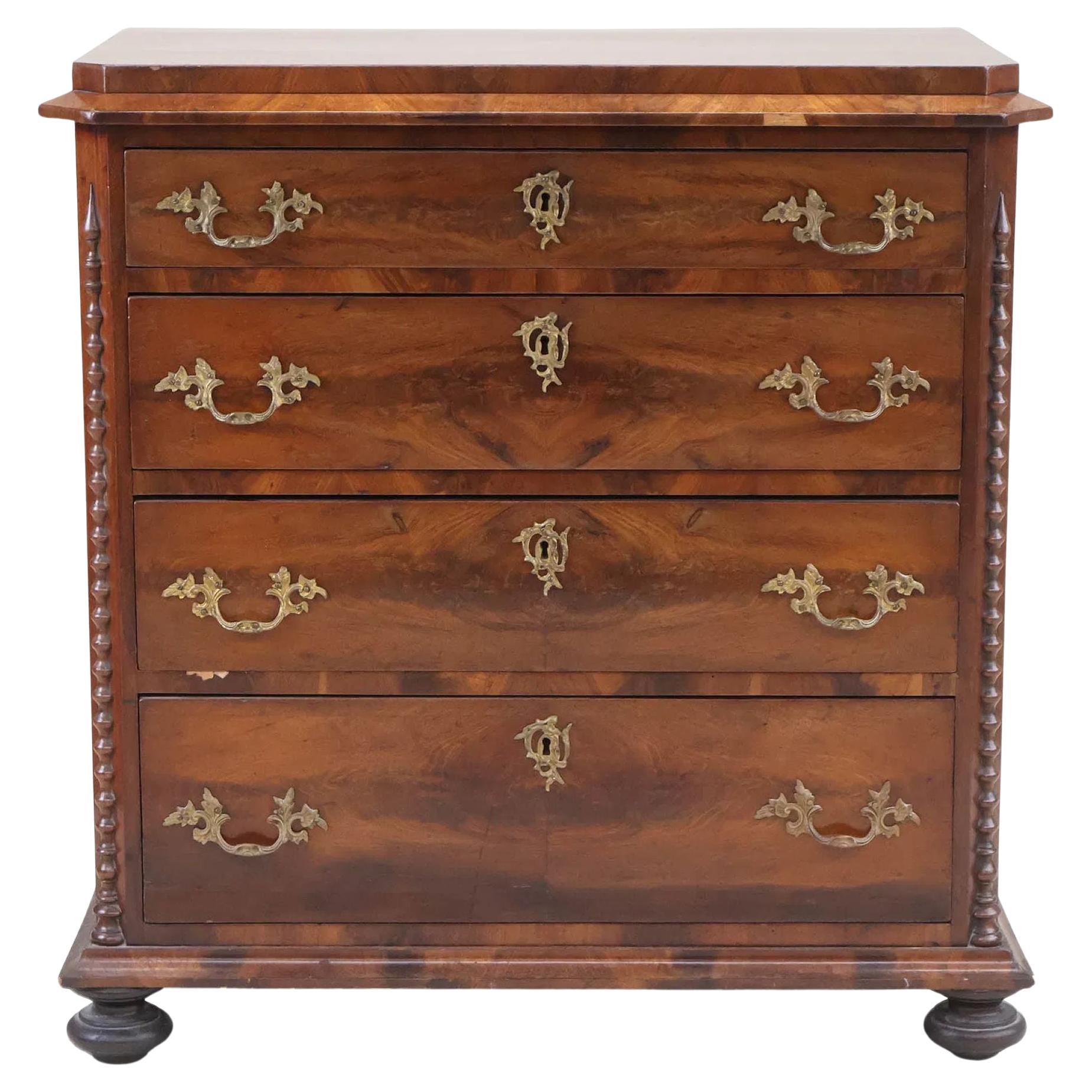 English Mahogany Chest of Drawers with decorative brass handles, circa 1840 en venta
