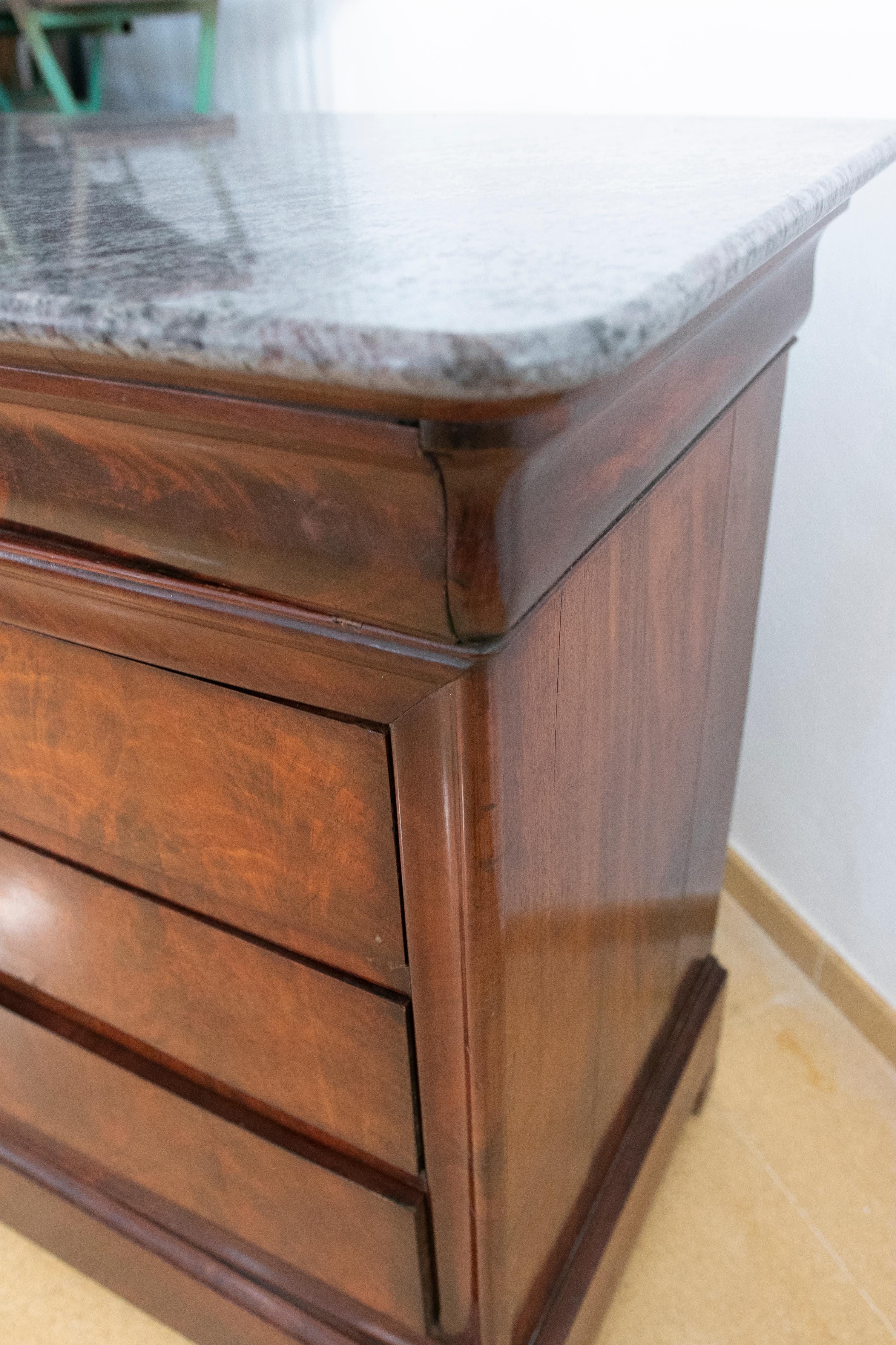 English Mahogany Chest of Drawers with Four Drawers and Marble Top For Sale 11