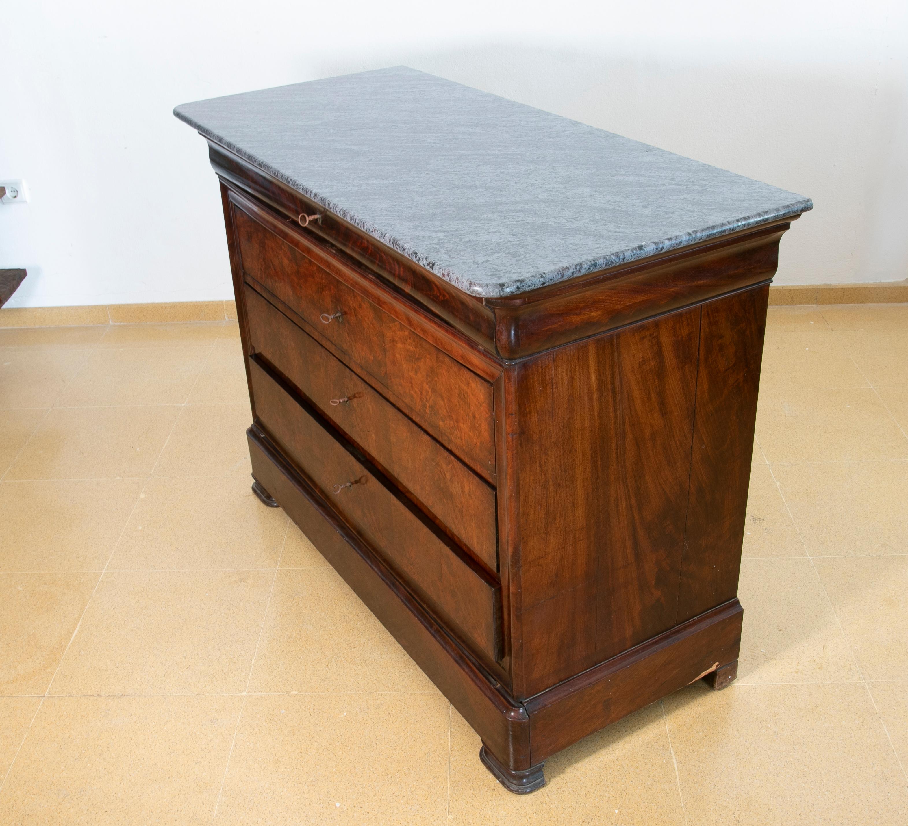 English Mahogany Chest of Drawers with Four Drawers and Marble Top For Sale 1