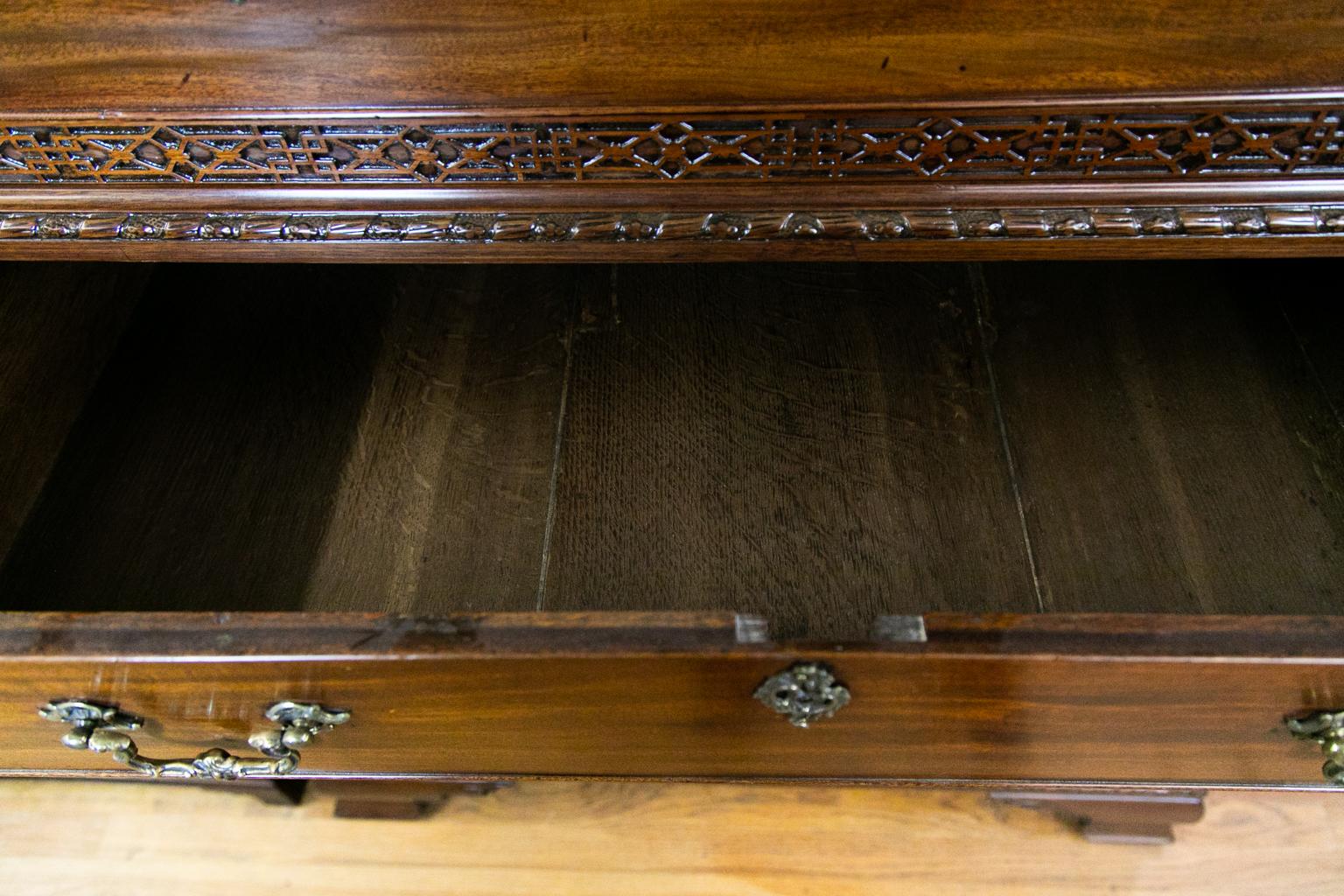 Late 18th Century English Mahogany Chippendale Chest on Chest For Sale