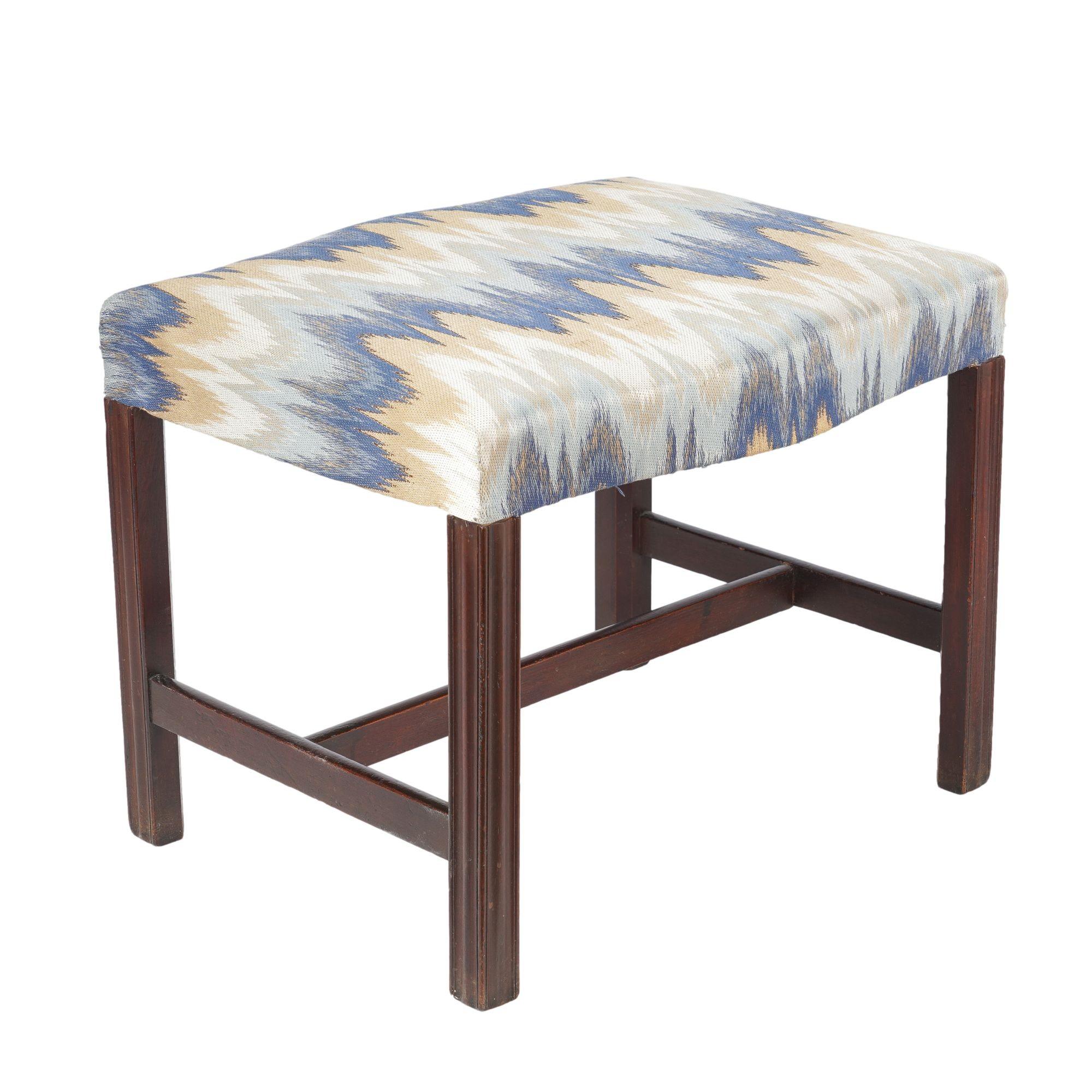 Englischer Chippendale-Hocker aus Mahagoni, um 1760 im Angebot 2