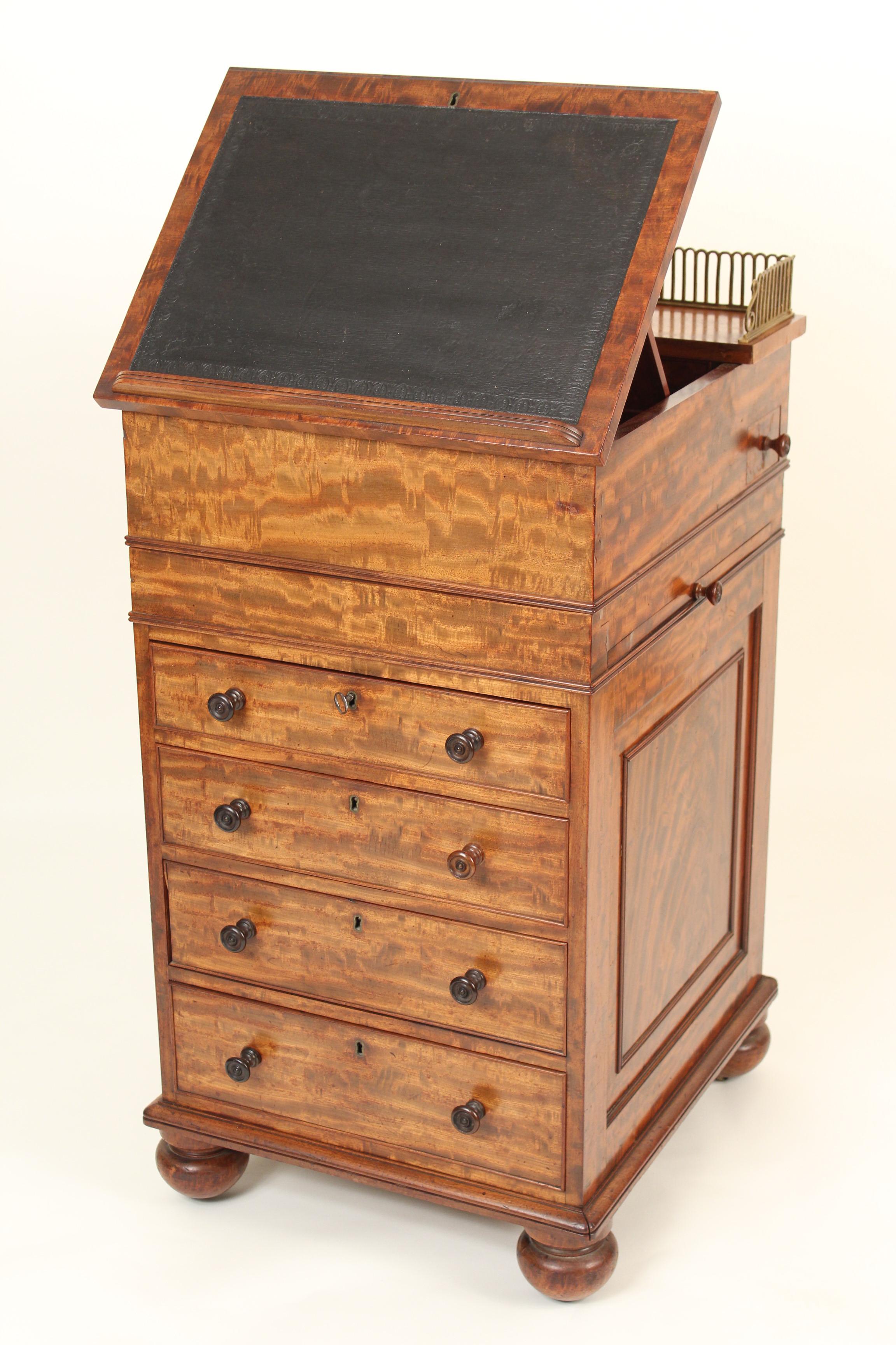 English plum pudding mahogany Davenport desk with adjustable book rest, mechanical top that slides out to allow for leg space when writing, swiveling pen drawer and leather writing surface, late 19th century. The height of the brass gallery is 38