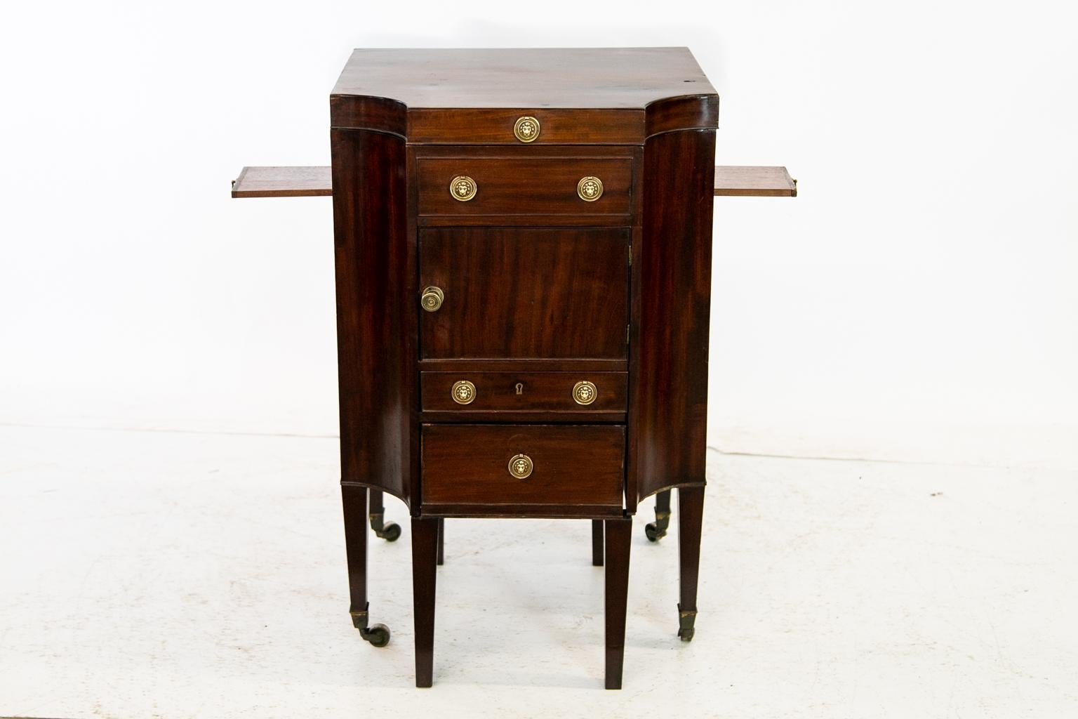 English Mahogany Dressing Table For Sale 7