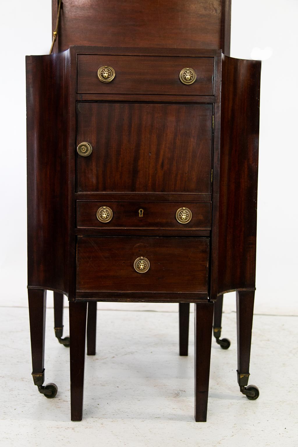 Early 19th Century English Mahogany Dressing Table For Sale