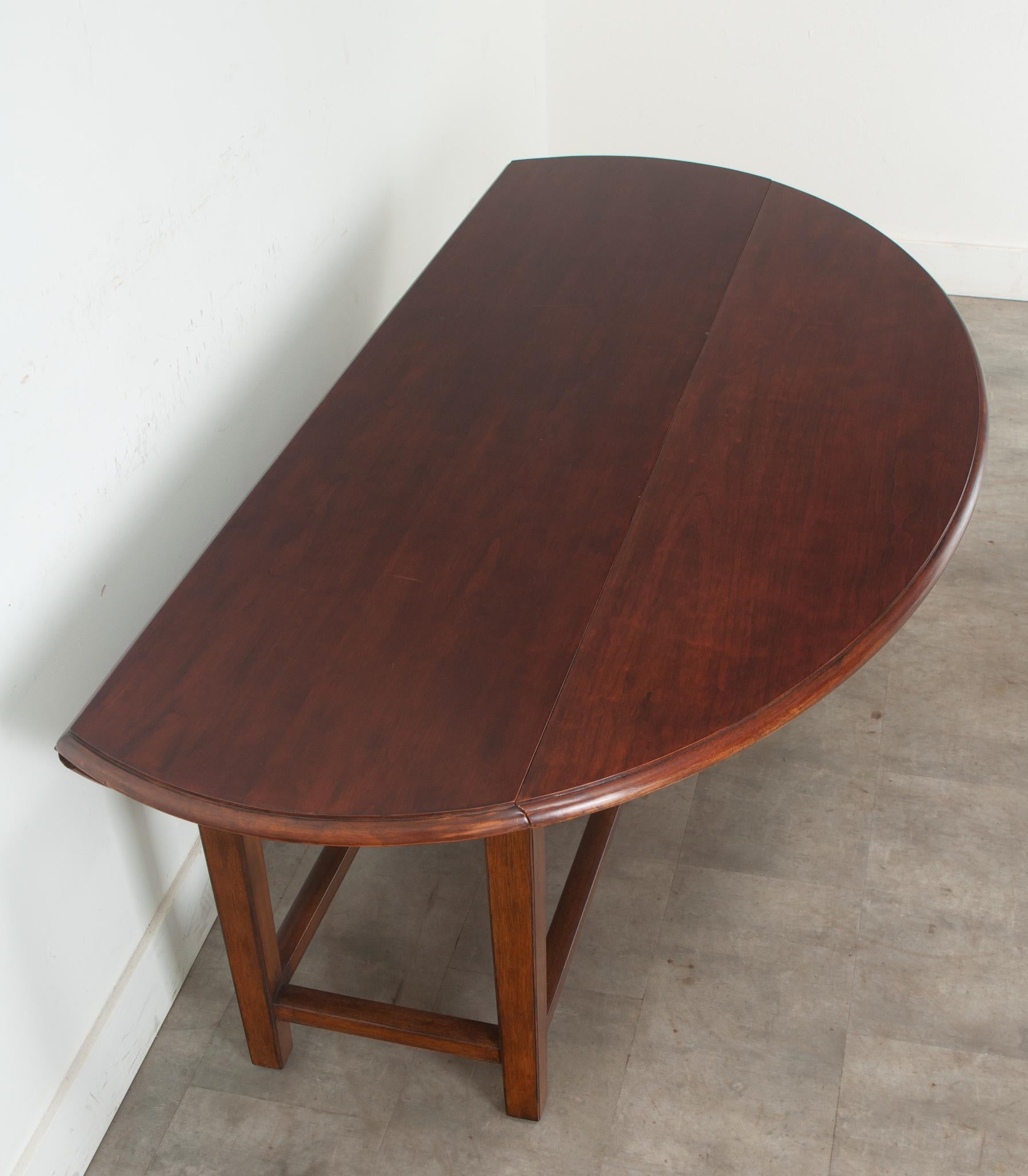 English Mahogany Drop Leaf Oval Dining Table For Sale 4