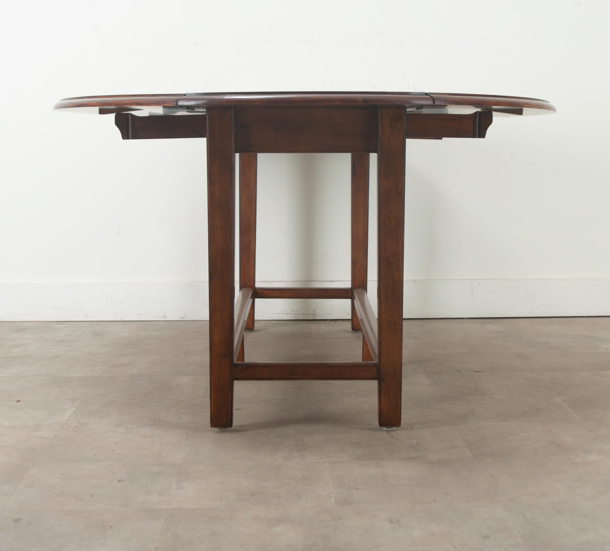 English Mahogany Drop Leaf Oval Dining Table For Sale 6