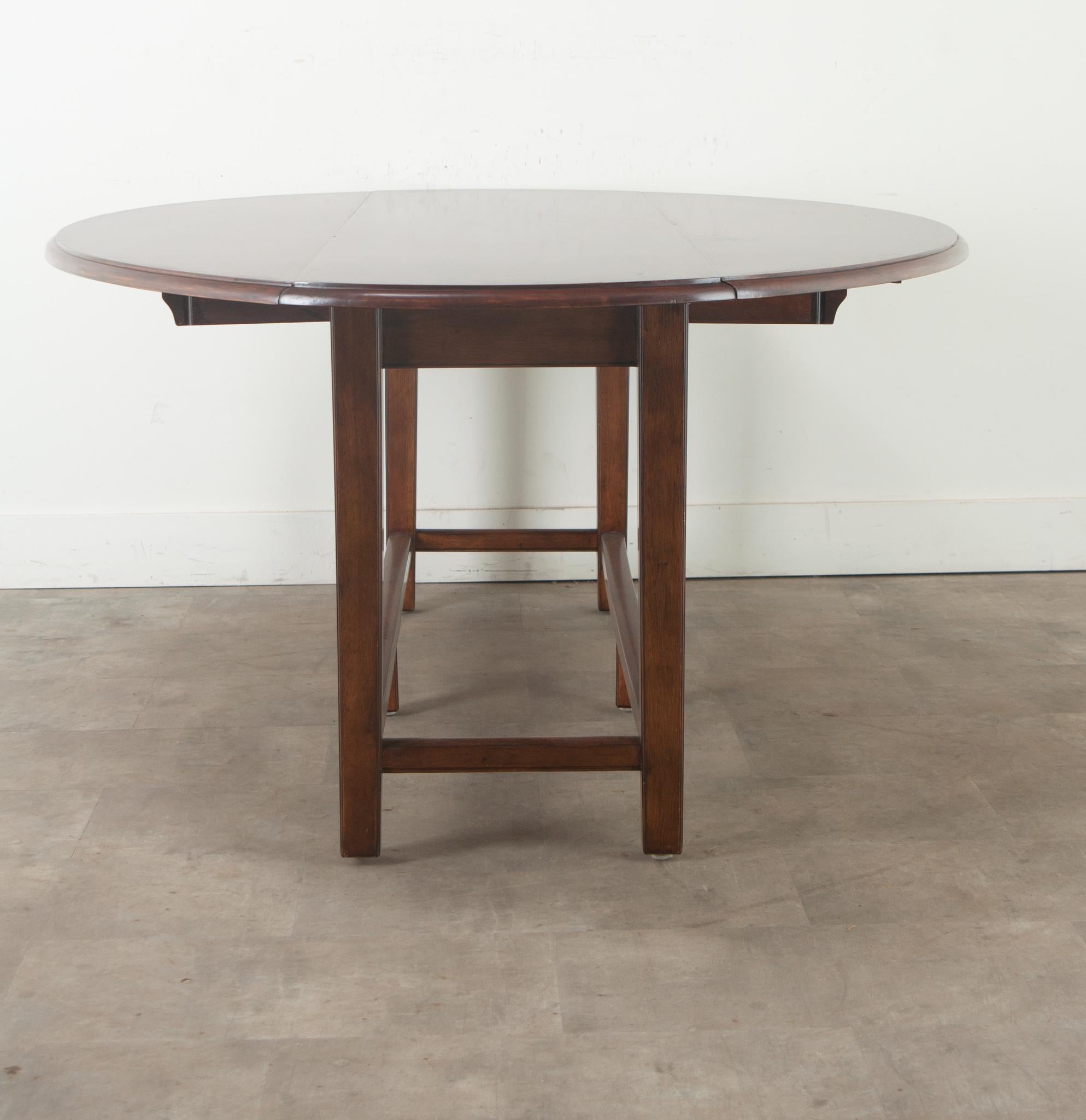 English Mahogany Drop Leaf Oval Dining Table For Sale 7