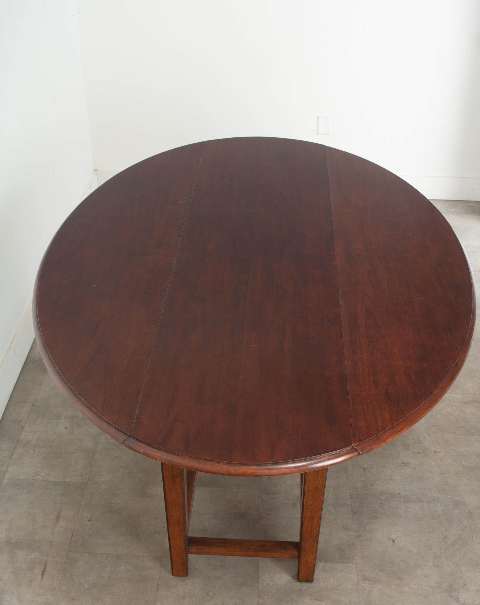 English Mahogany Drop Leaf Oval Dining Table For Sale 3