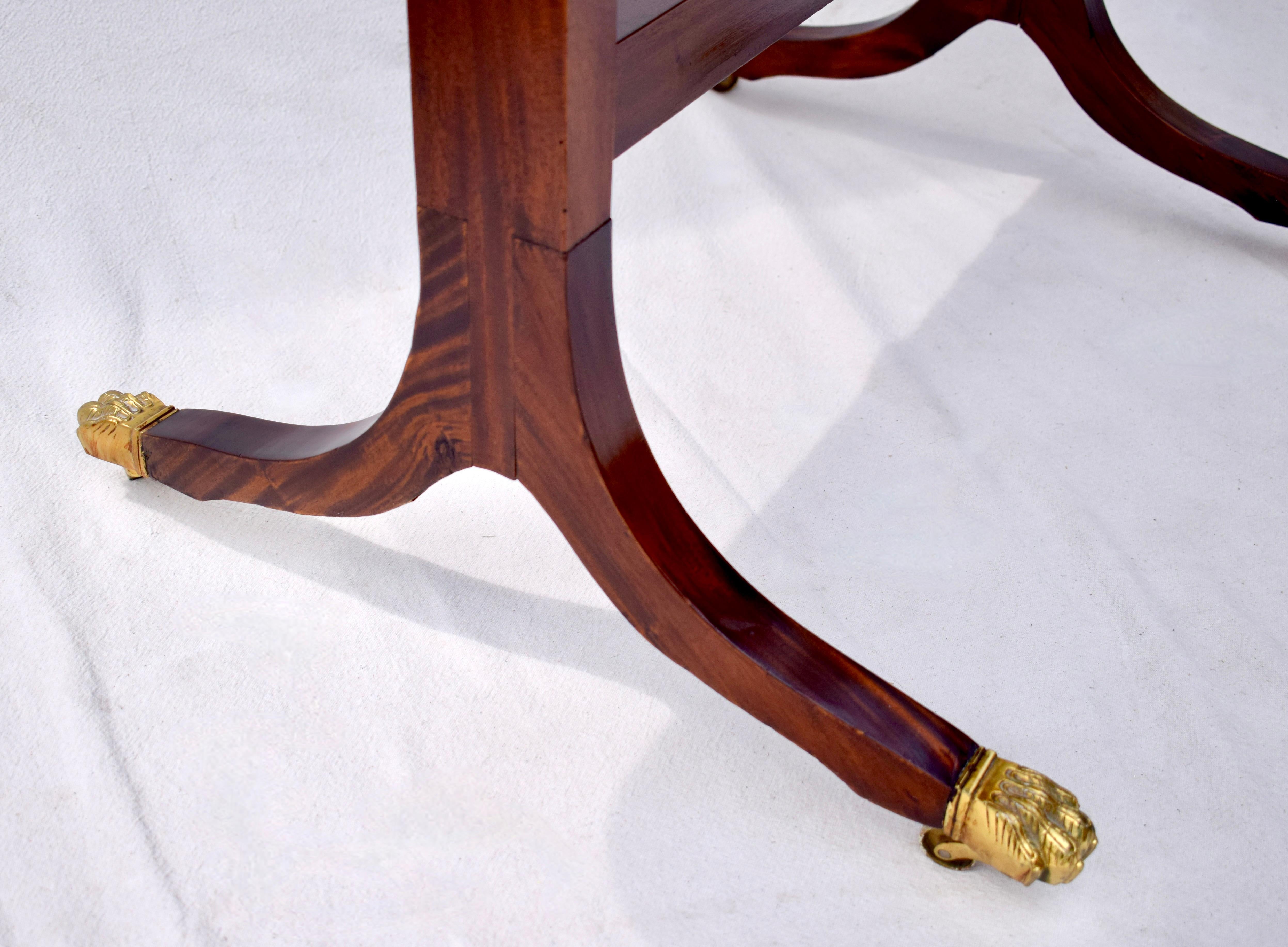 Table de canapé à feuilles tombantes en acajou anglais avec roulettes en laiton en forme de patte de lion en vente 1