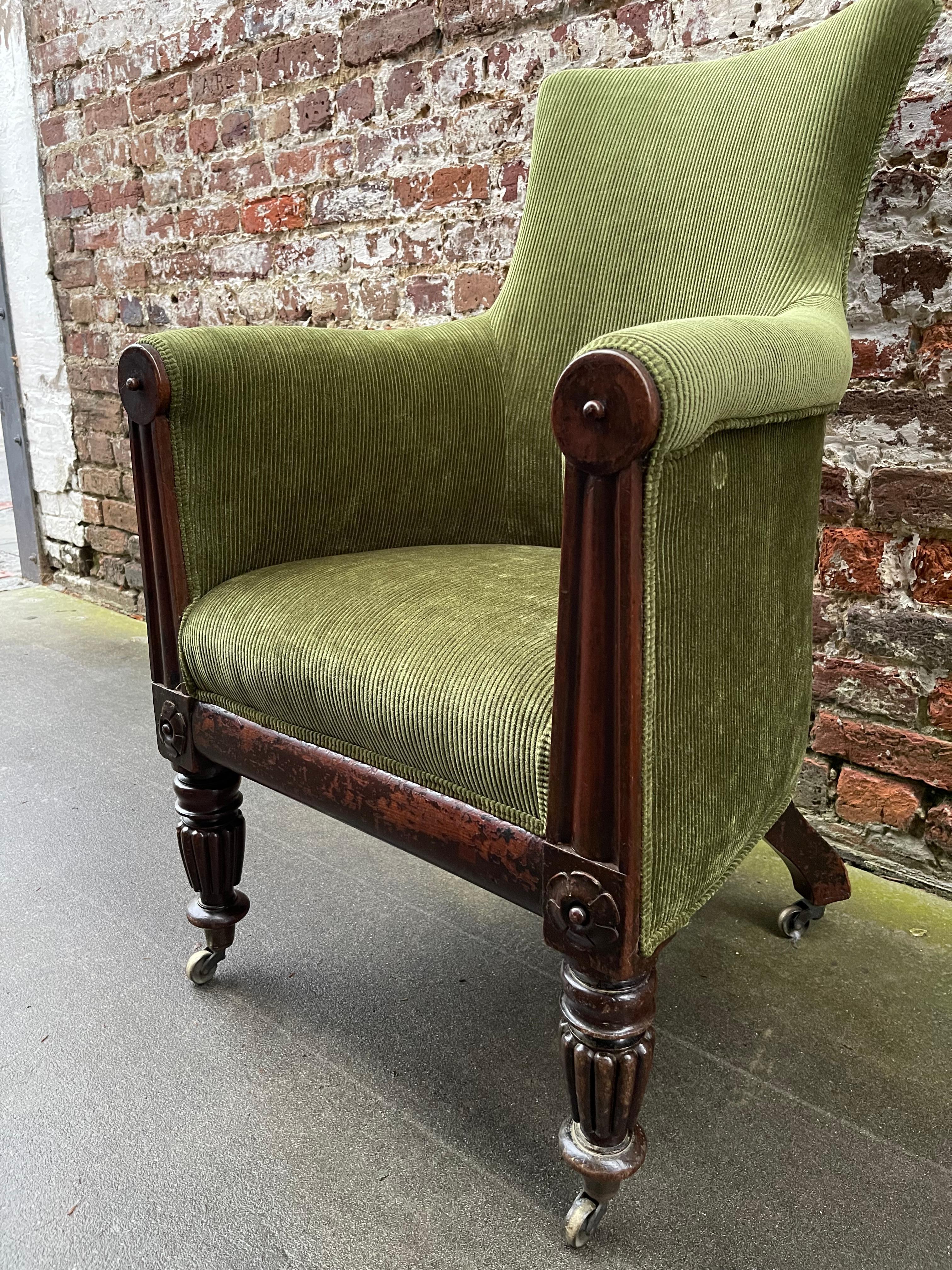 English Mahogany Easy or Occasional Chair circa 1830 In Good Condition In Charleston, SC