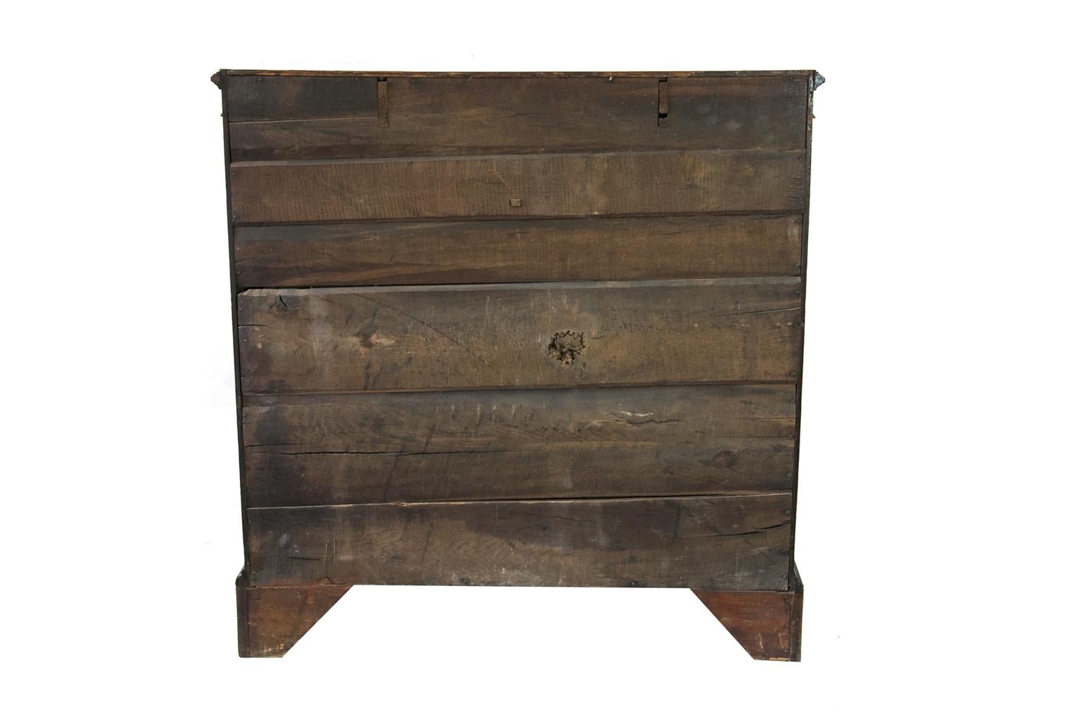 English Mahogany Five-Drawer Chest For Sale 1