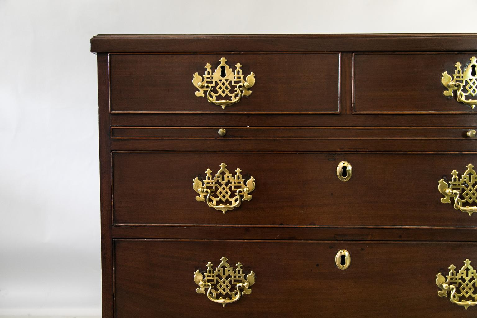 English Mahogany Five-Drawer George III Chest In Good Condition For Sale In Wilson, NC