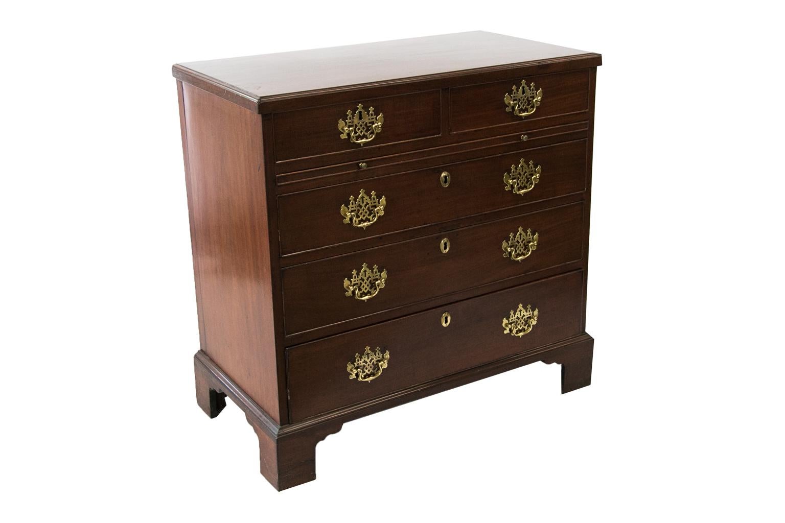 English Mahogany Five-Drawer George III Chest For Sale 3
