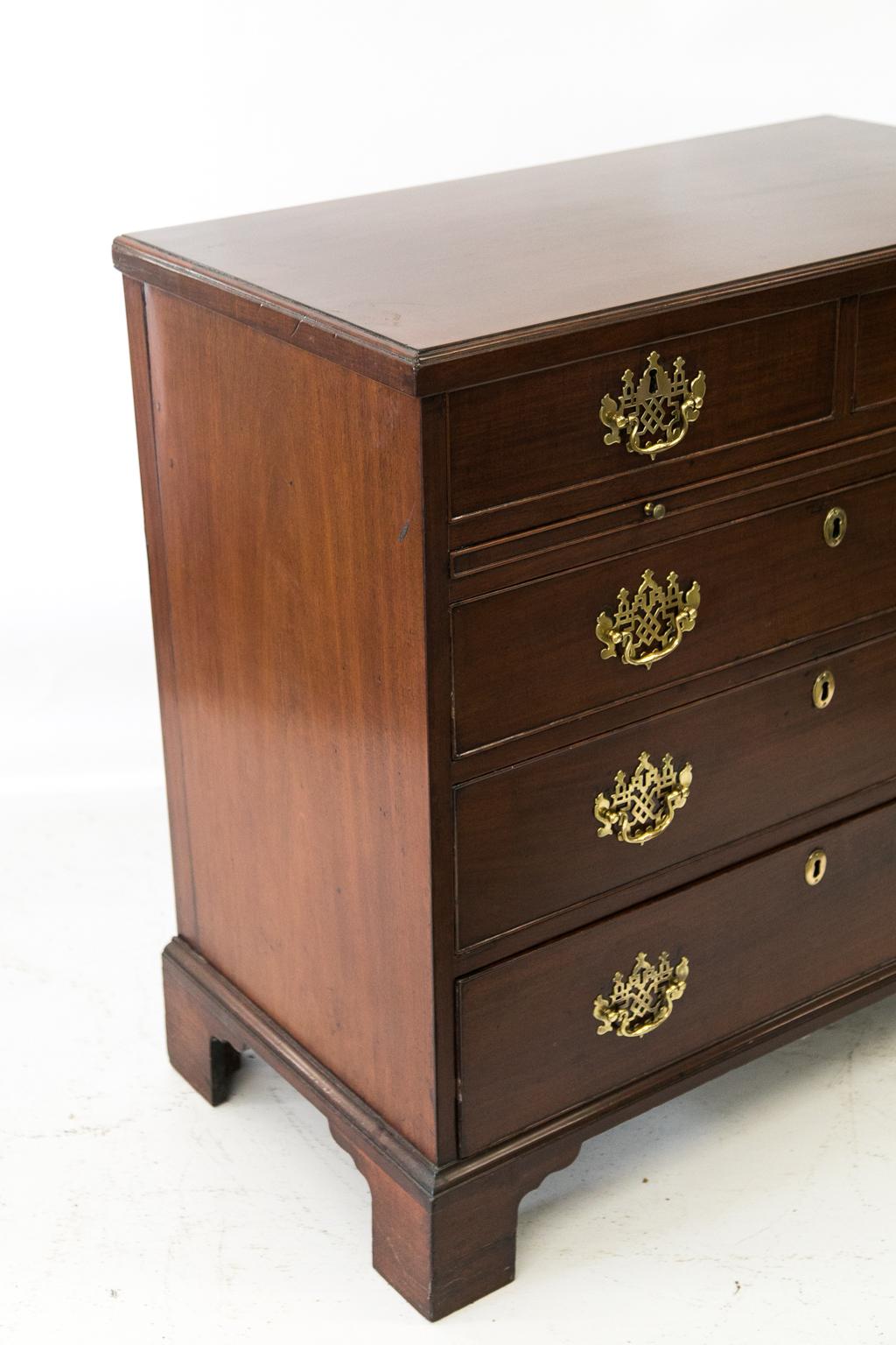English Mahogany Five-Drawer George III Chest For Sale 4