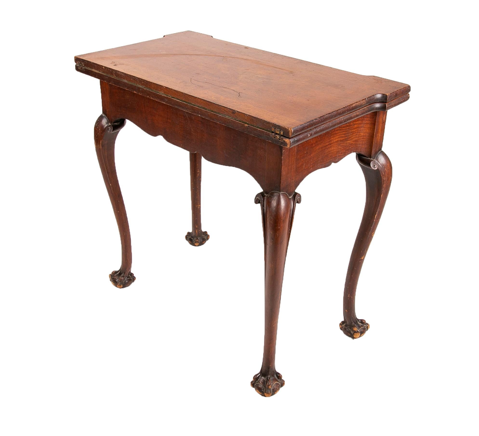 English Mahogany Game Table with Claw-Foot For Sale 2