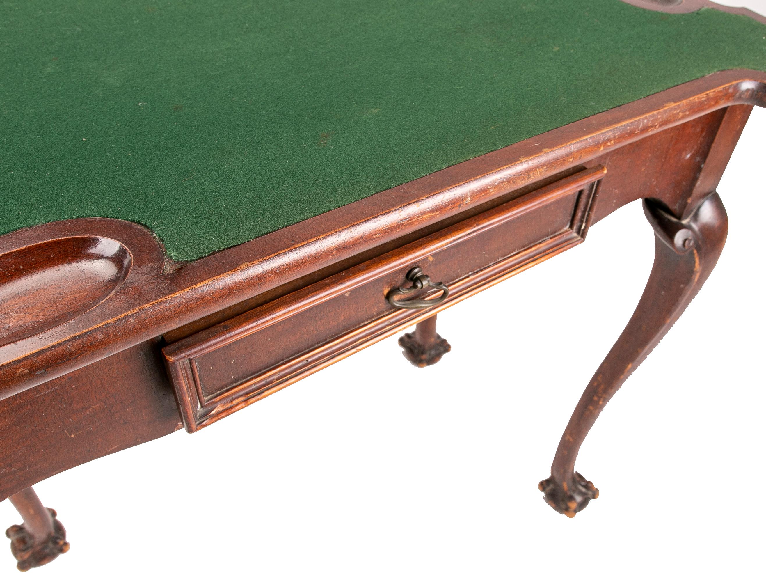 Englischer Mahagoni-Spieltisch mit Klauenfuß  (Bronze) im Angebot
