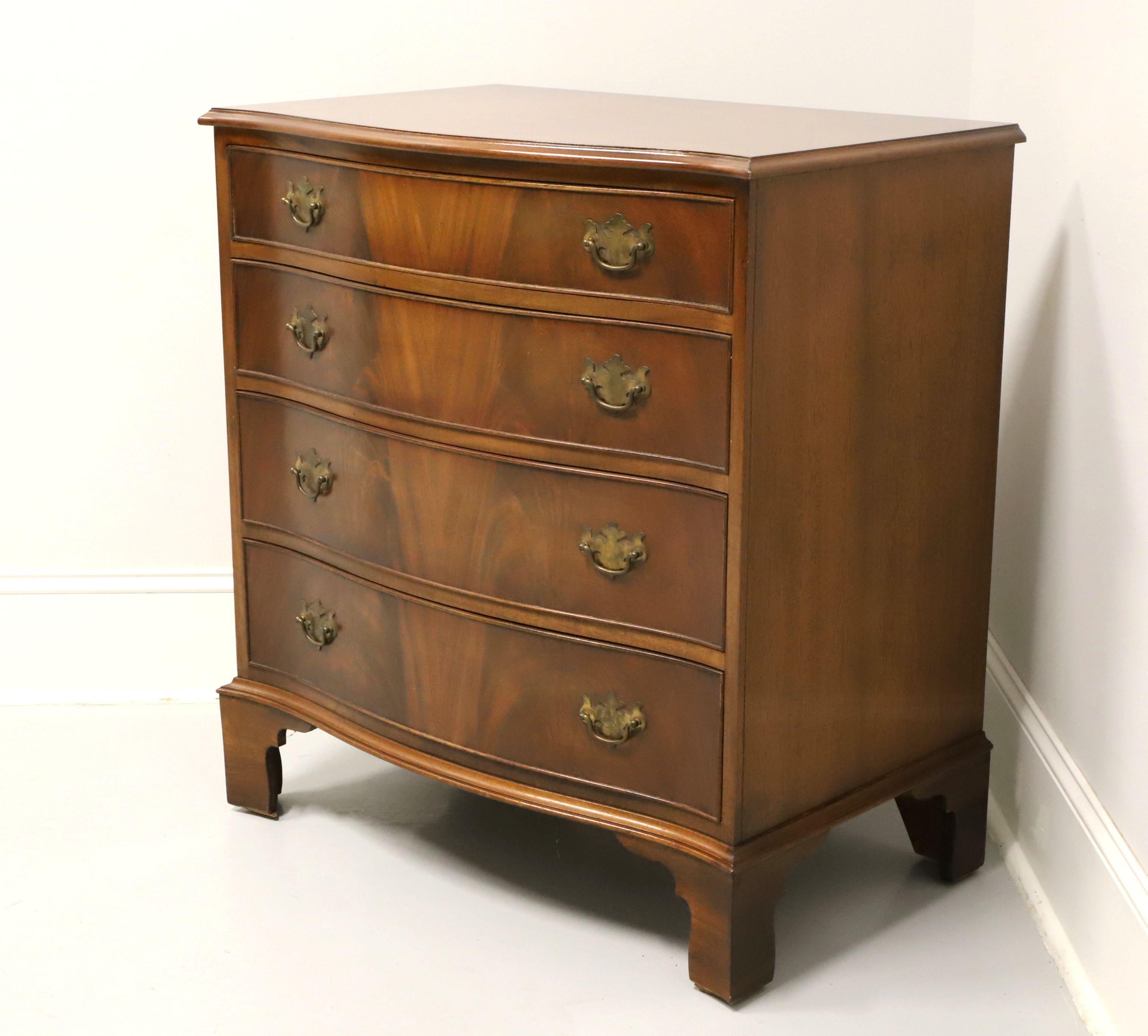 English Mahogany Georgian Style Serpentine Bachelor Chest In Good Condition In Charlotte, NC