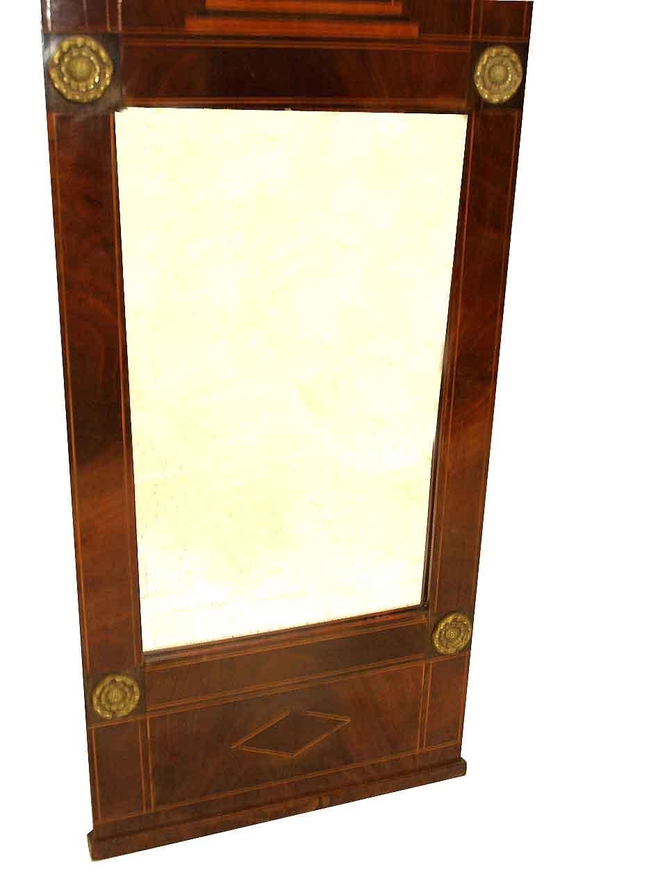 English Mahogany Inlaid Mirror In Good Condition For Sale In Wilson, NC