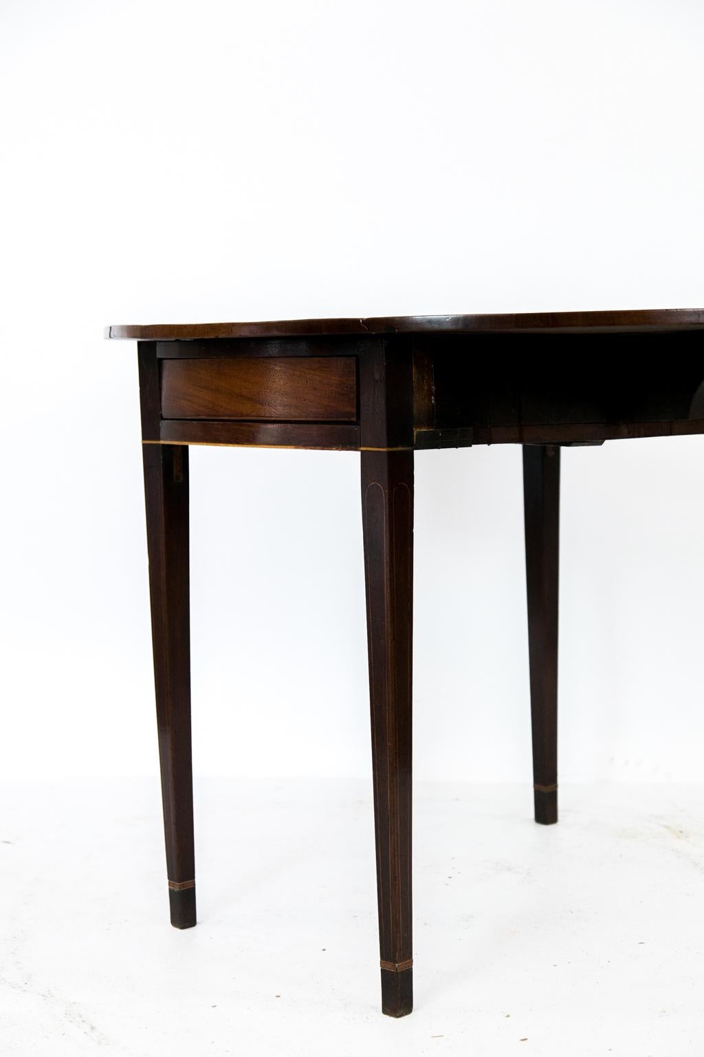 Early 19th Century English Mahogany Inlaid Oval Pembroke Table For Sale