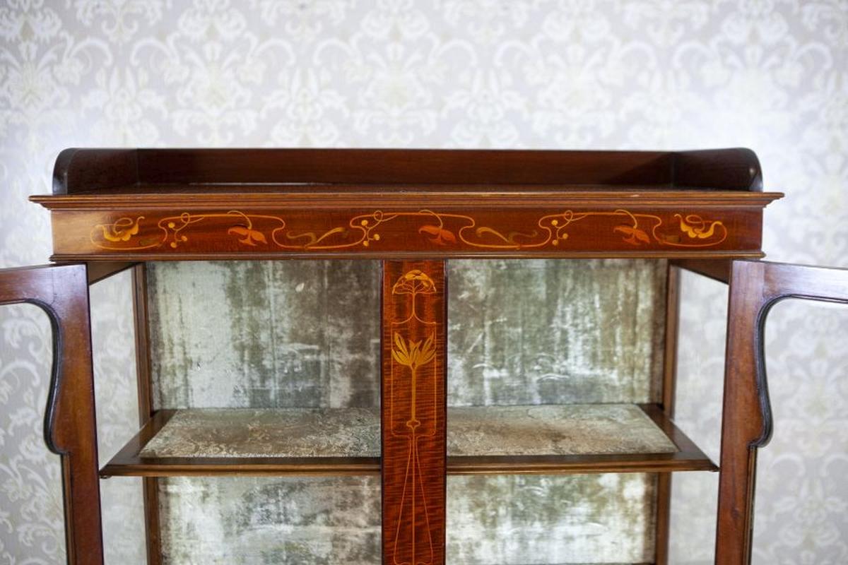 English Inlaid Mahogany Display Cabinet From the 19th Century For Sale 4